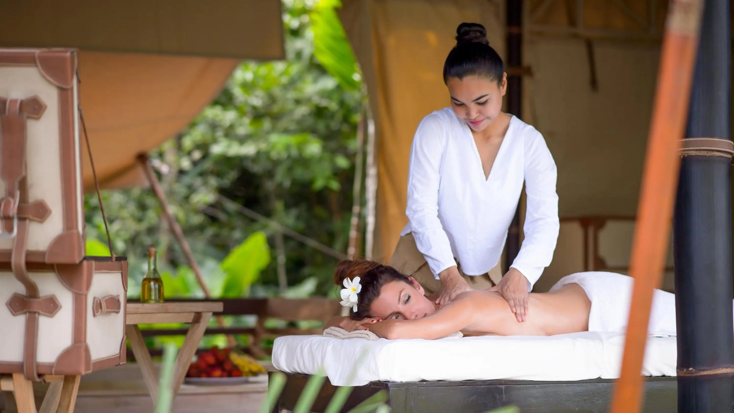 Massage in The Beige