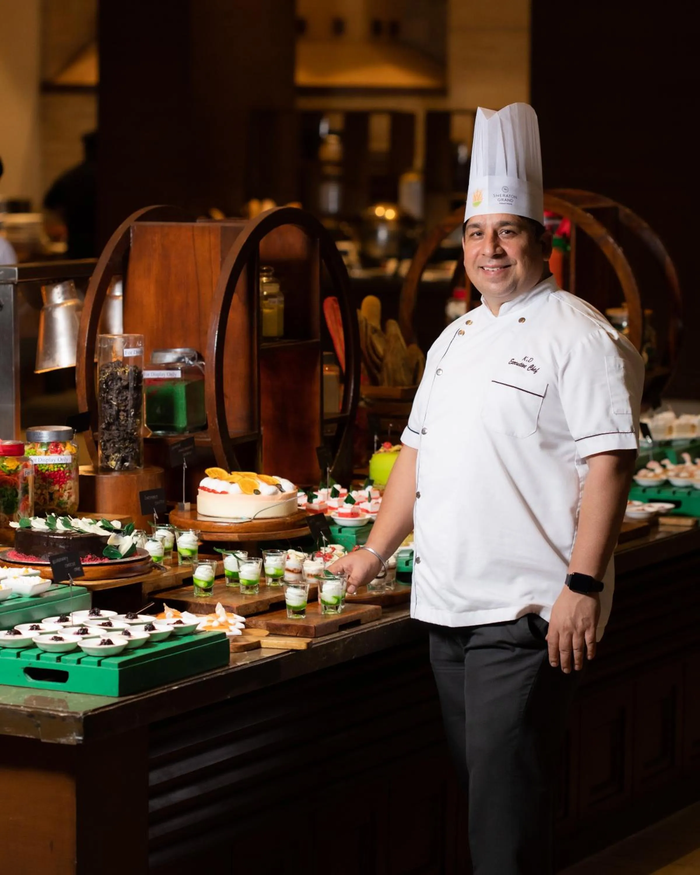 Restaurant/places to eat in Sheraton Grand Palace Indore