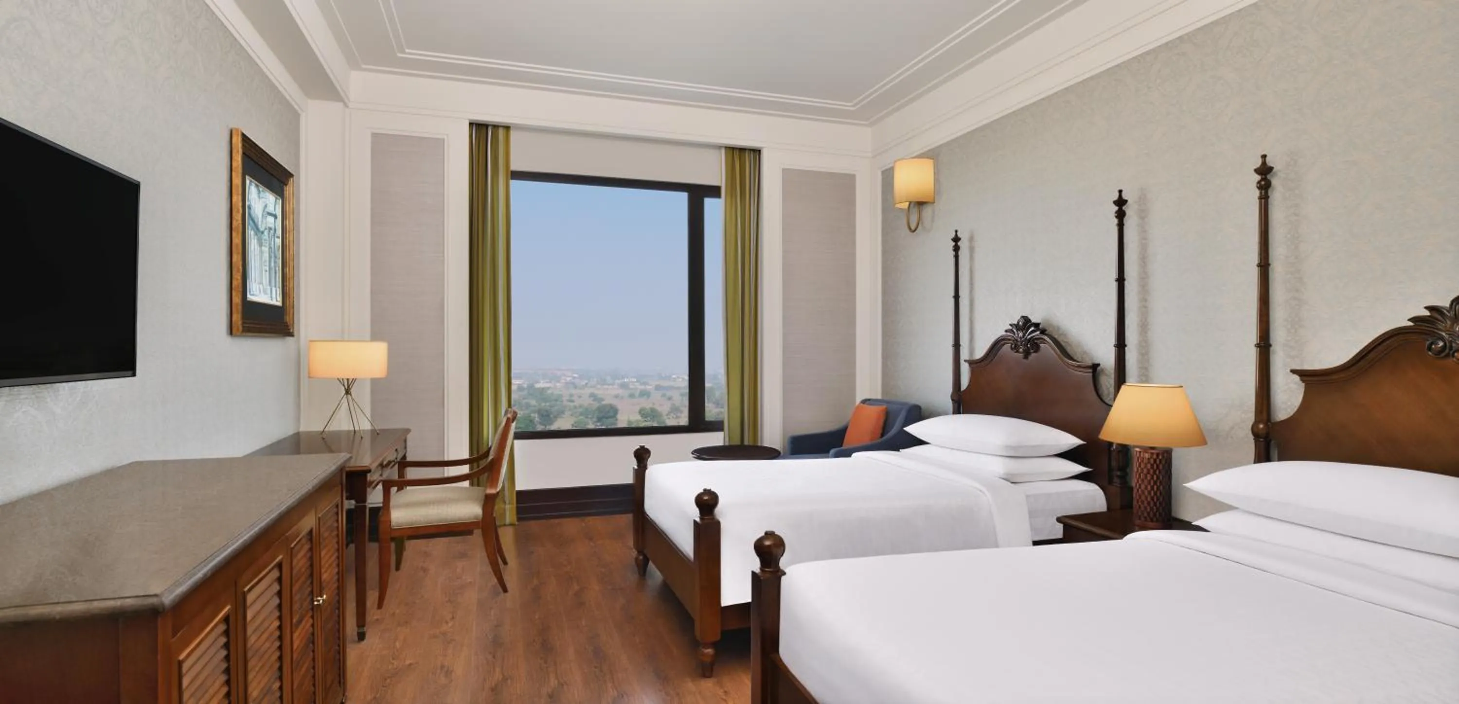 Bed in Sheraton Grand Palace Indore