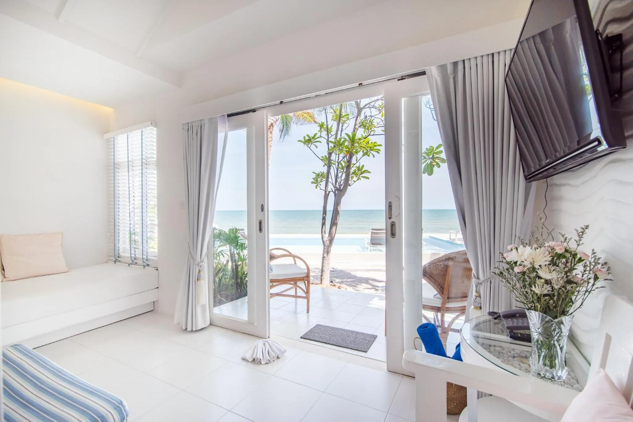 Sea view, Bed in Baan KangMung Hua Hin On The Beach