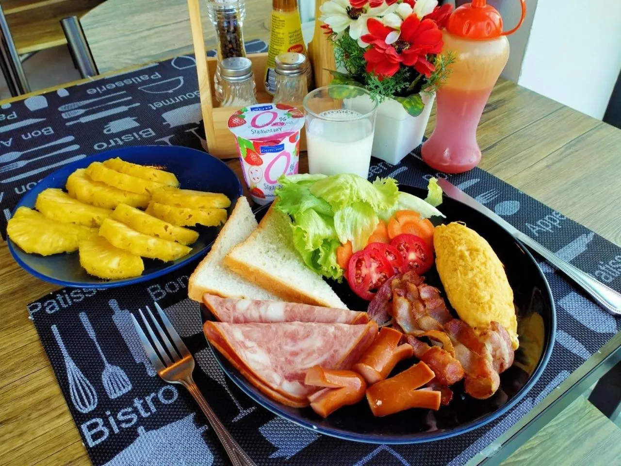 Continental breakfast in Hotel De Nara