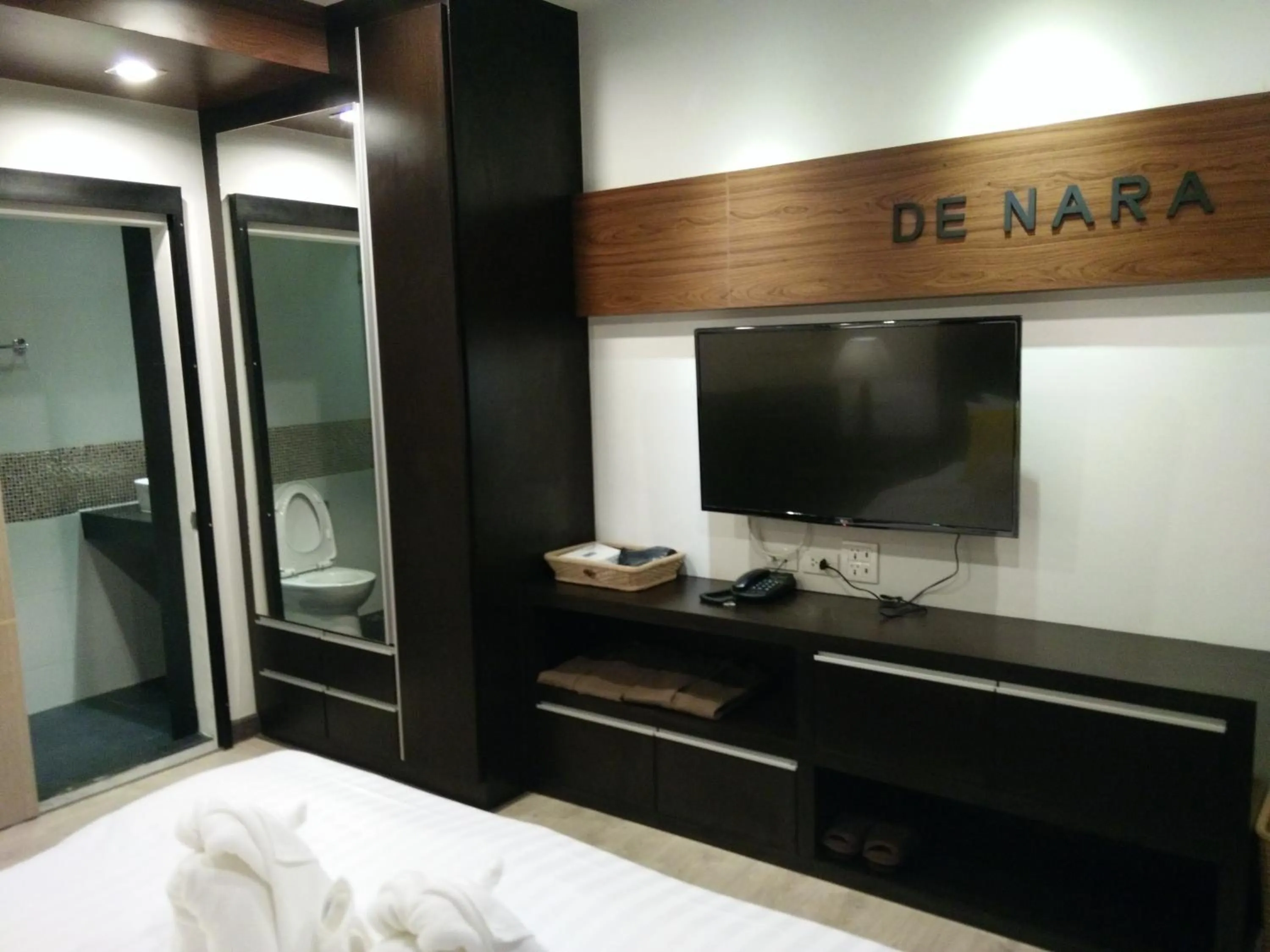 Decorative detail, Bed in Hotel De Nara