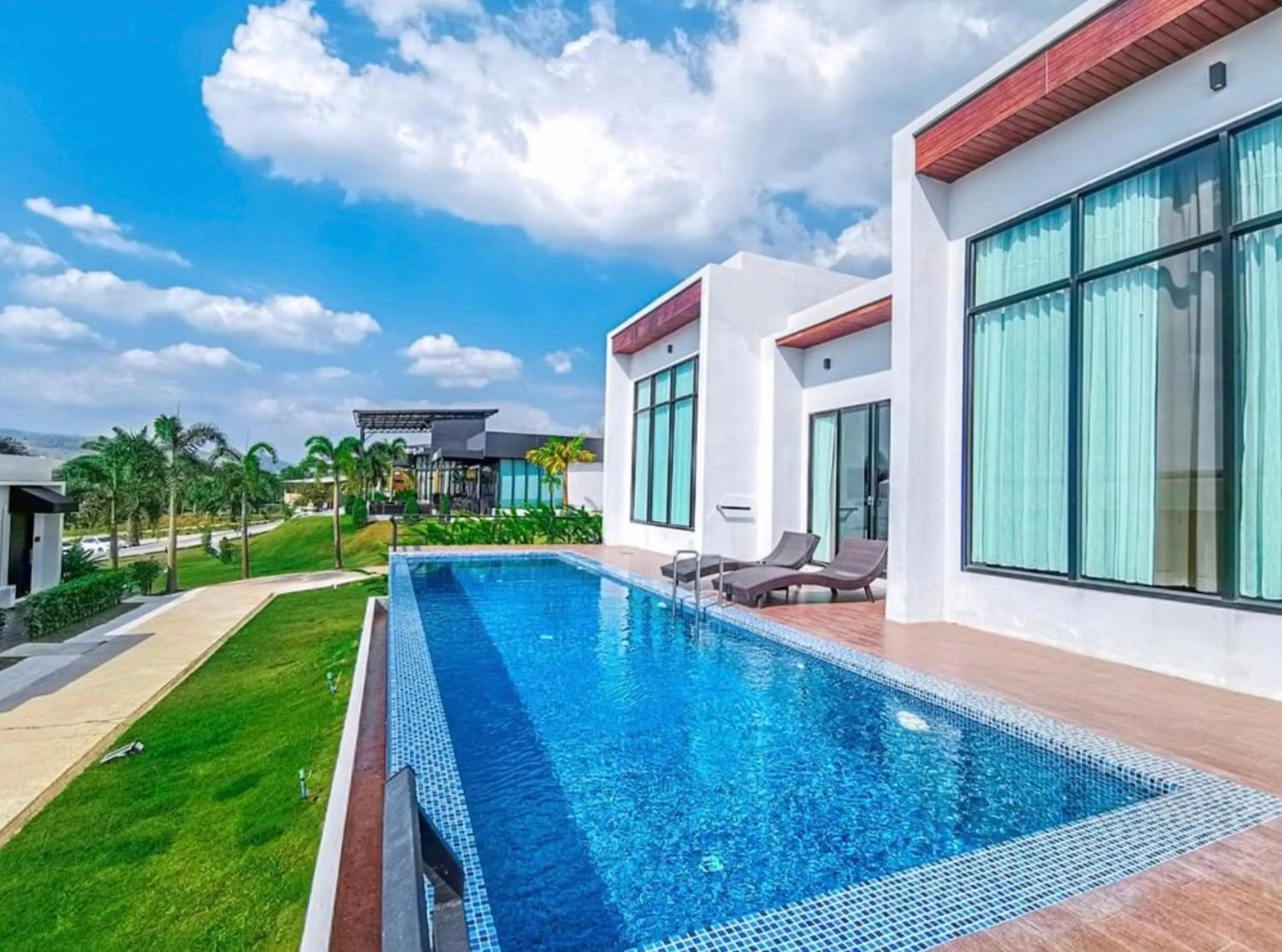 Pool view in Belong Jin The Dam Hotel And Resort