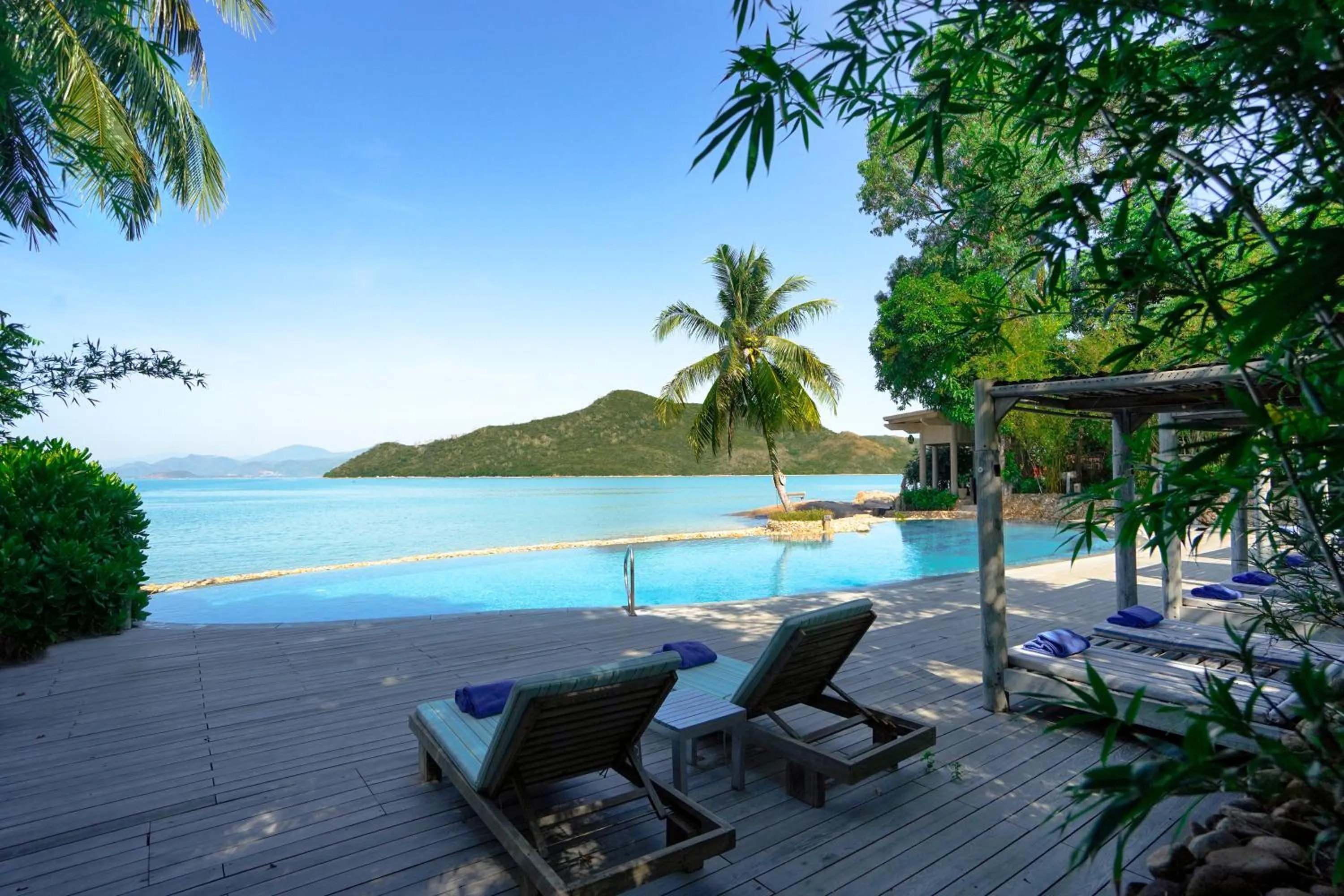 Swimming pool in An Lam Retreats Ninh Van Bay