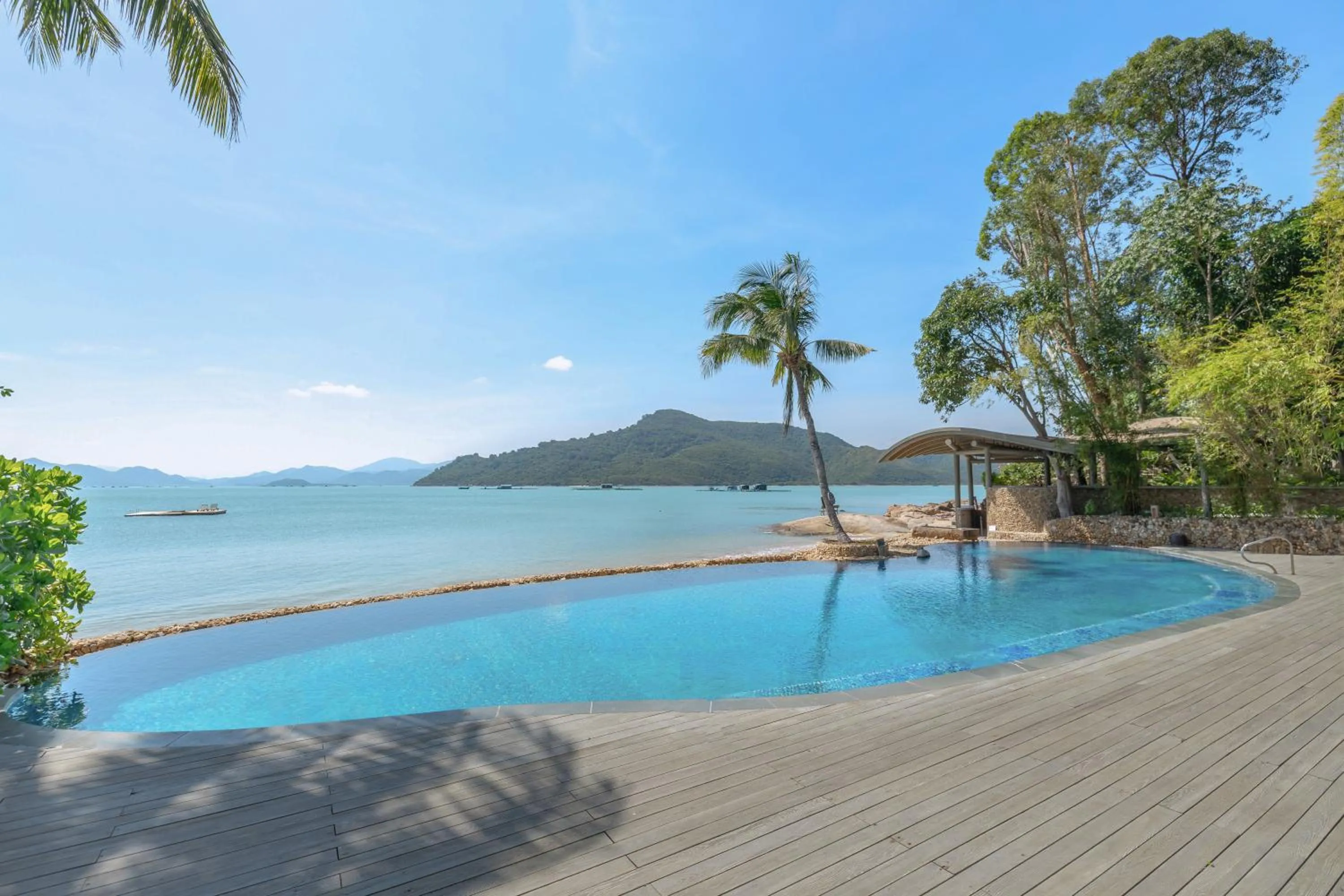 Swimming pool in An Lam Retreats Ninh Van Bay