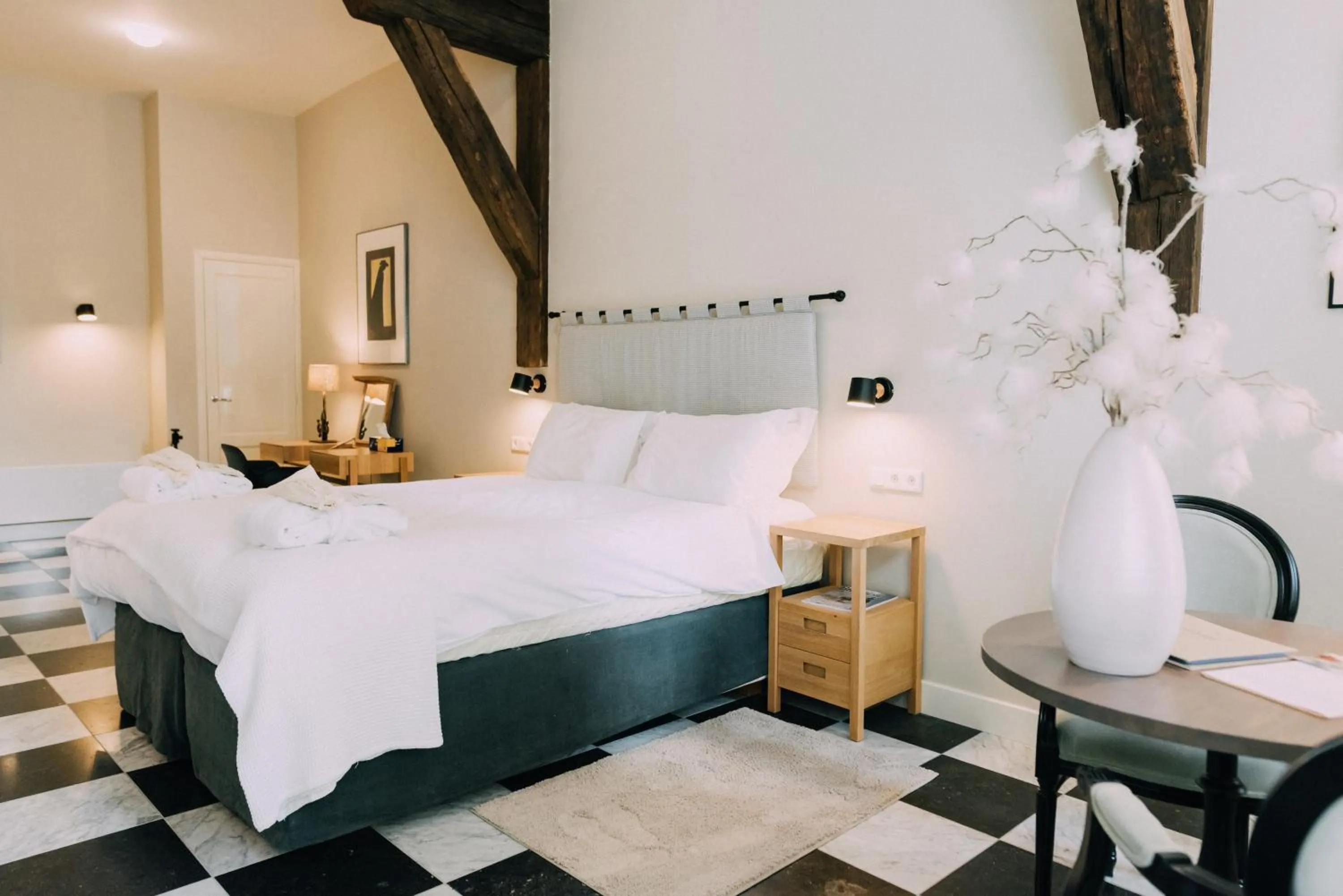 Photo of the whole room, Bed in Uylenhof Hotel