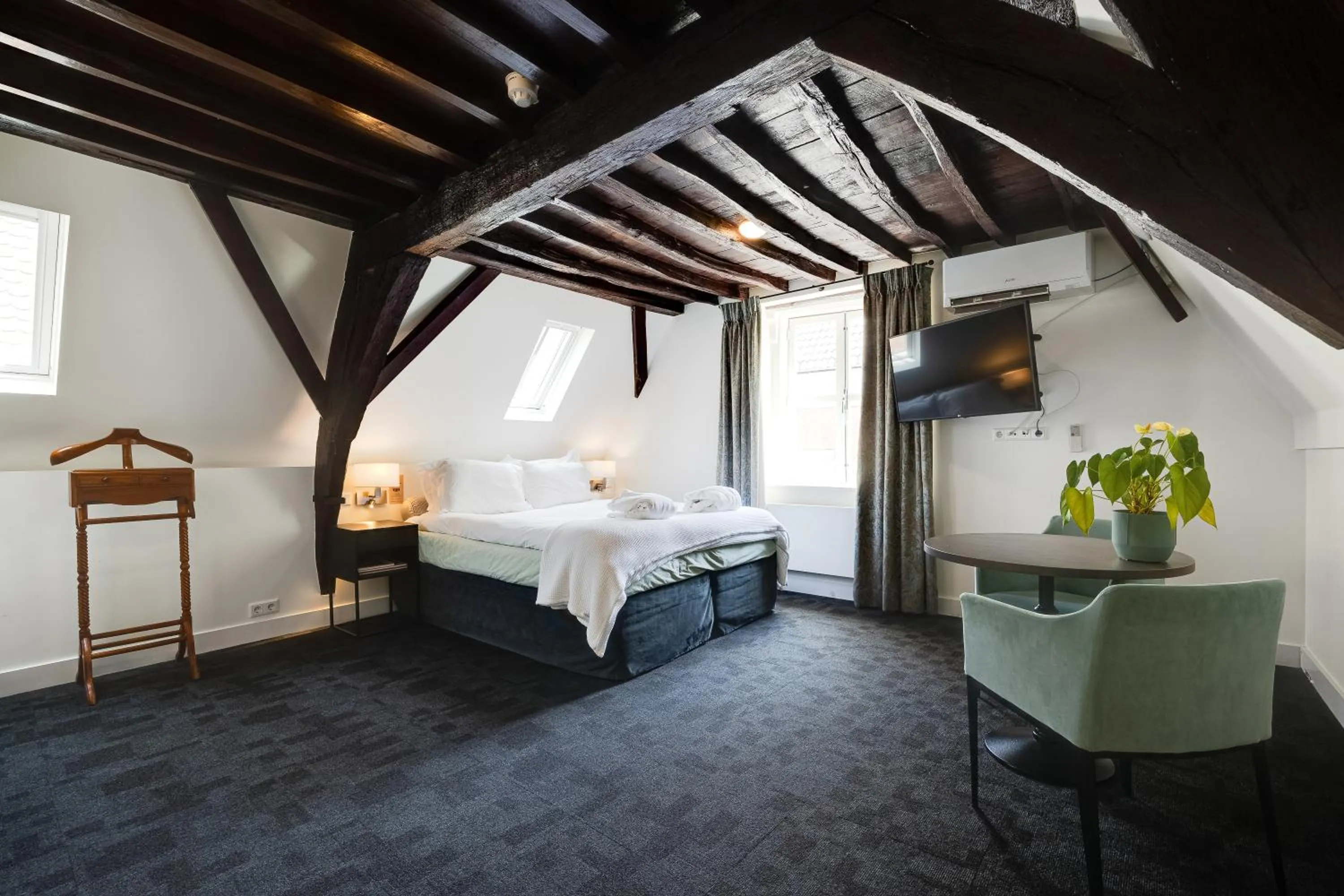 Bed in Uylenhof Hotel