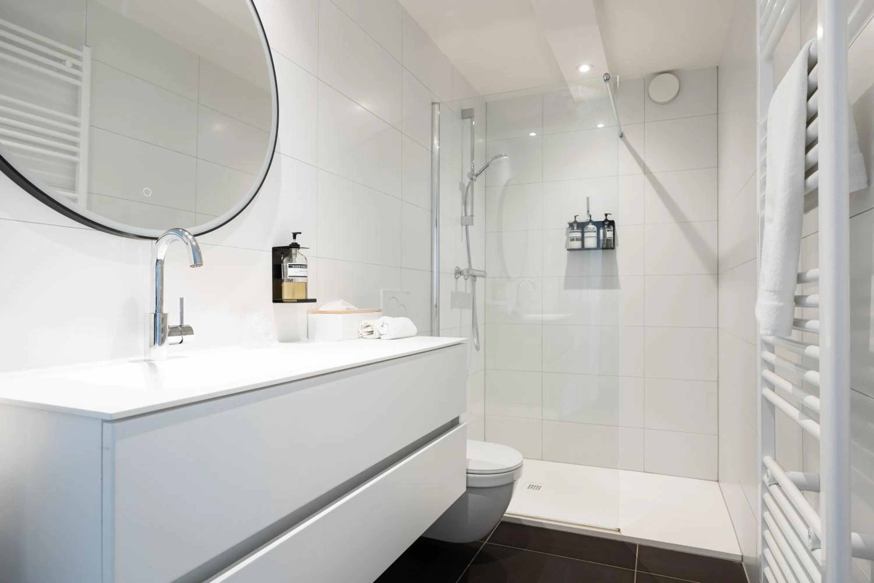 Shower in Uylenhof Hotel