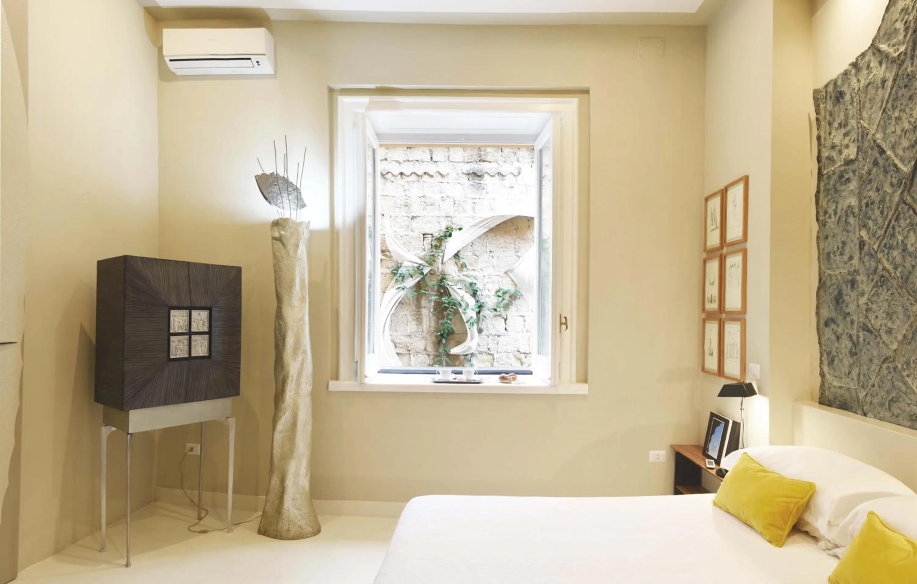 Decorative detail, Bed in Atelier Inès Arts & Suites