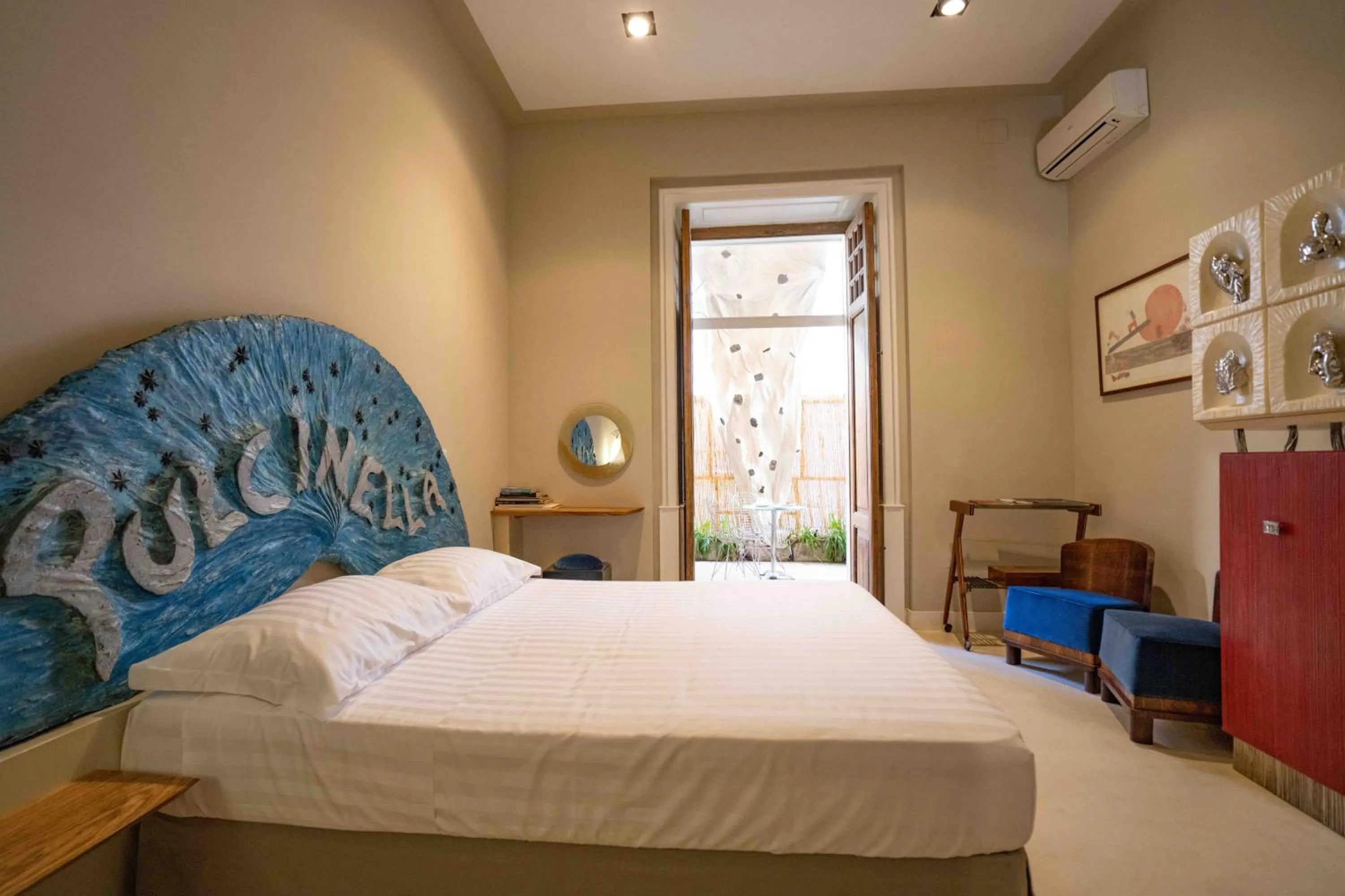 Bed in Atelier Inès Arts & Suites