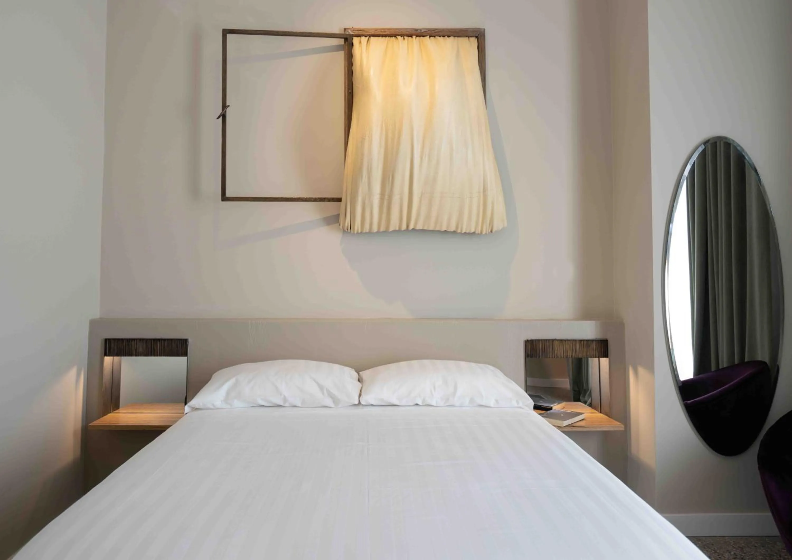 Bed in Atelier Inès Arts & Suites