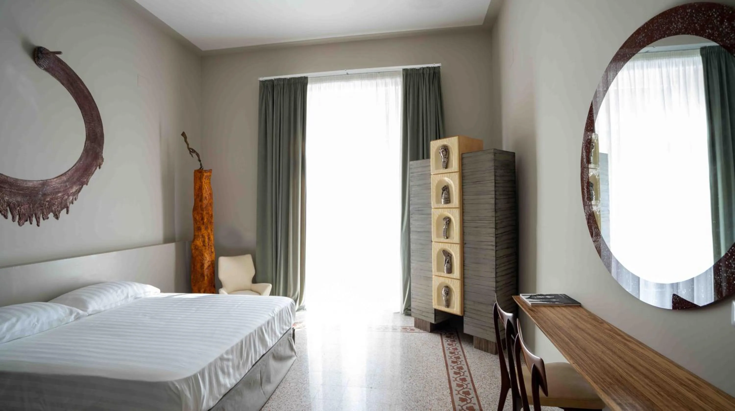 Bed in Atelier Inès Arts & Suites