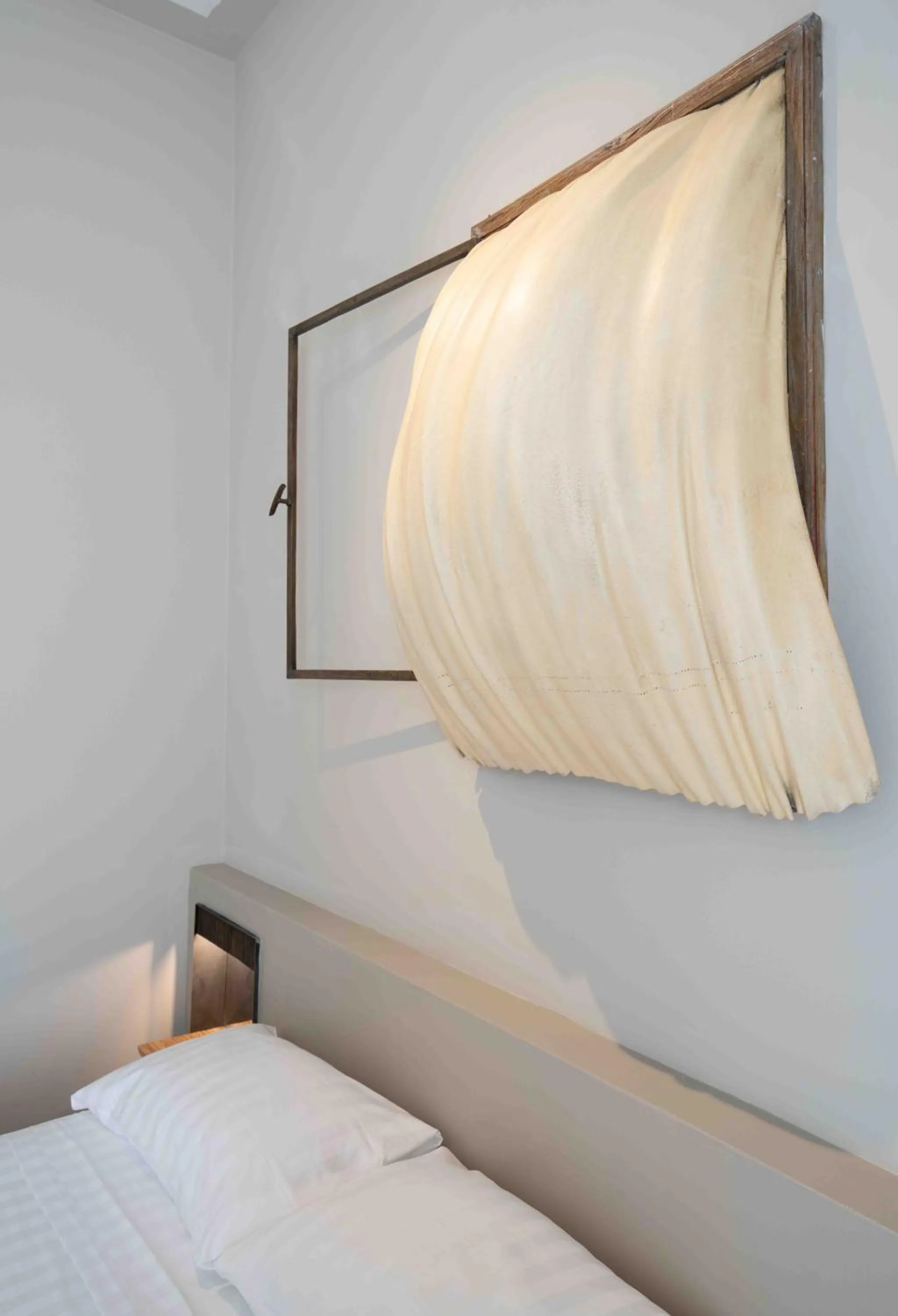 Bed in Atelier Inès Arts & Suites