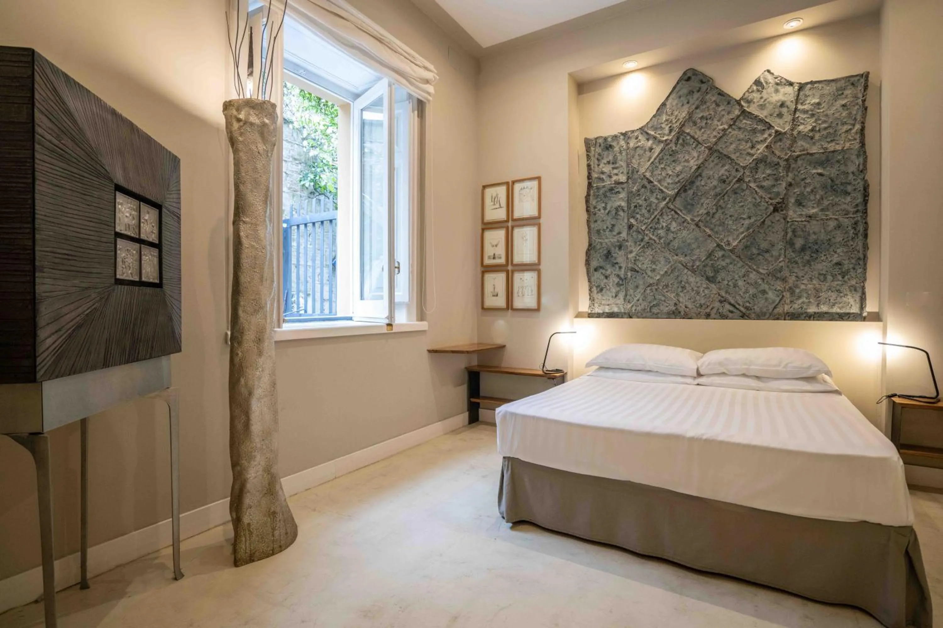 Bed in Atelier Inès Arts & Suites