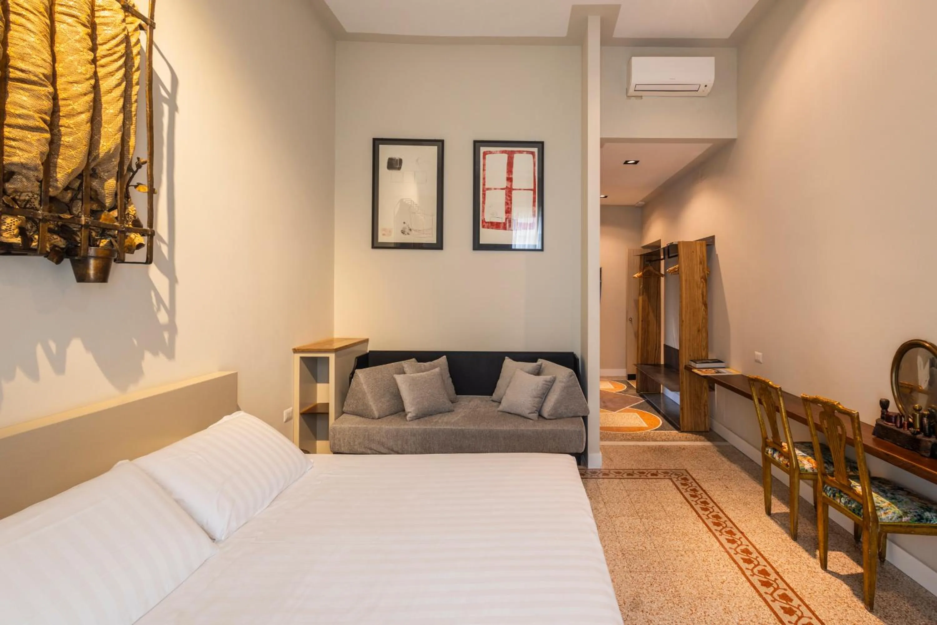 Bed in Atelier Inès Arts & Suites