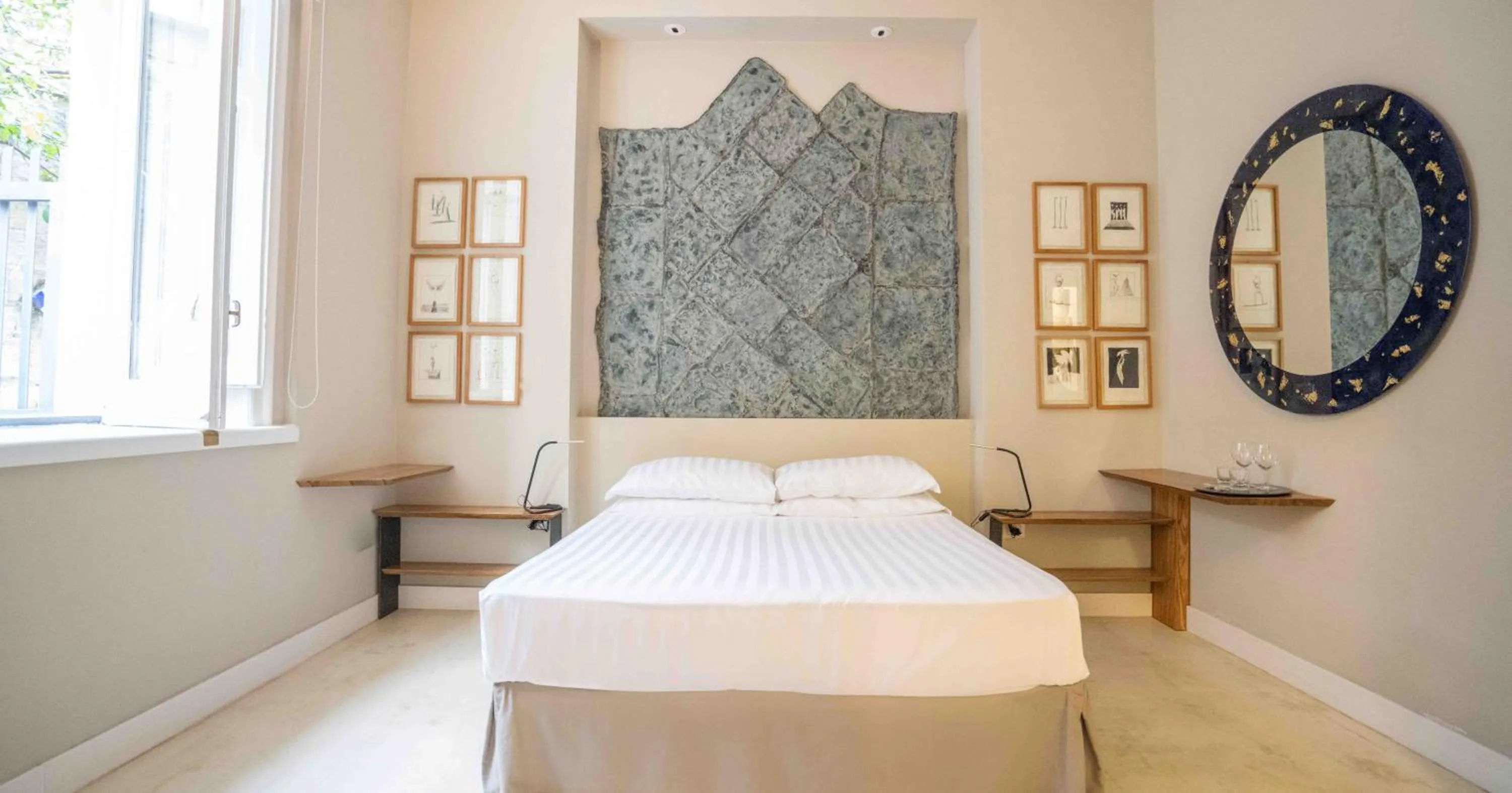 Bed in Atelier Inès Arts & Suites