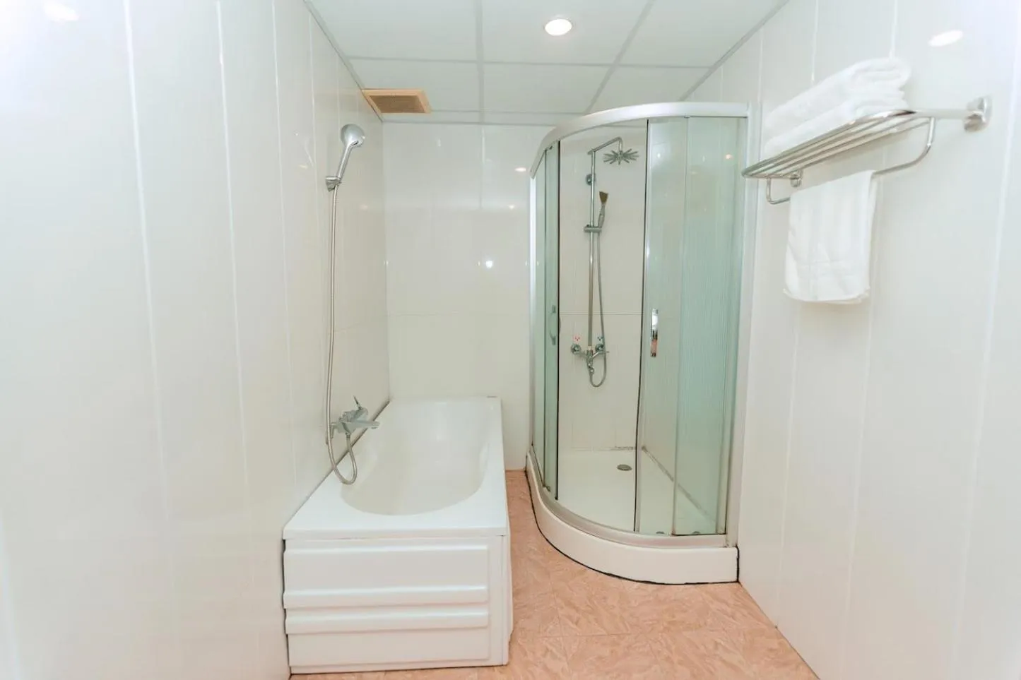 Bathroom in Tre Xanh Hotel