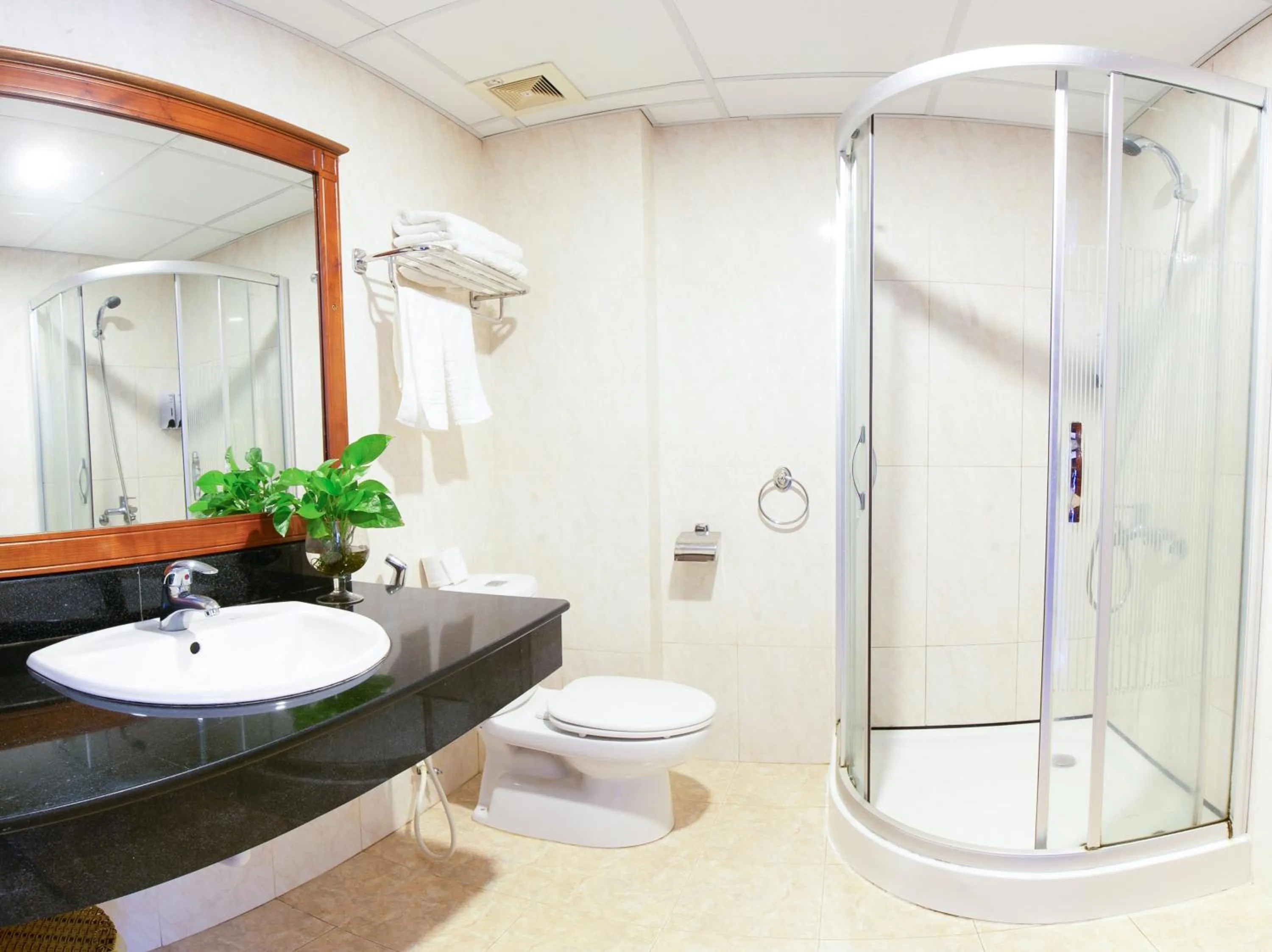 Shower in Tre Xanh Hotel