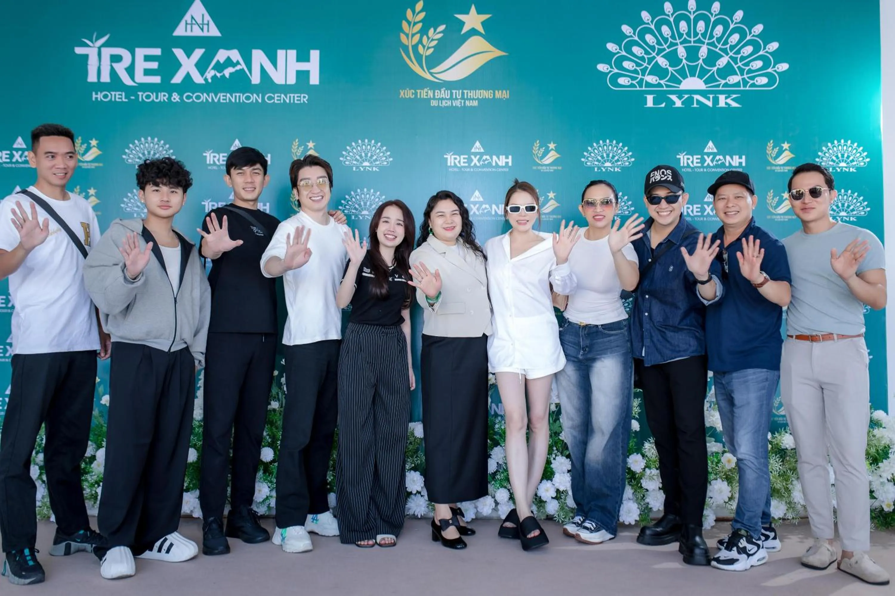 group of guests in Tre Xanh Hotel