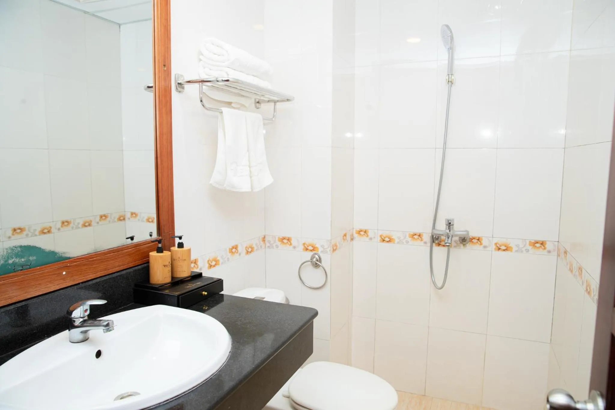 Shower in Tre Xanh Hotel