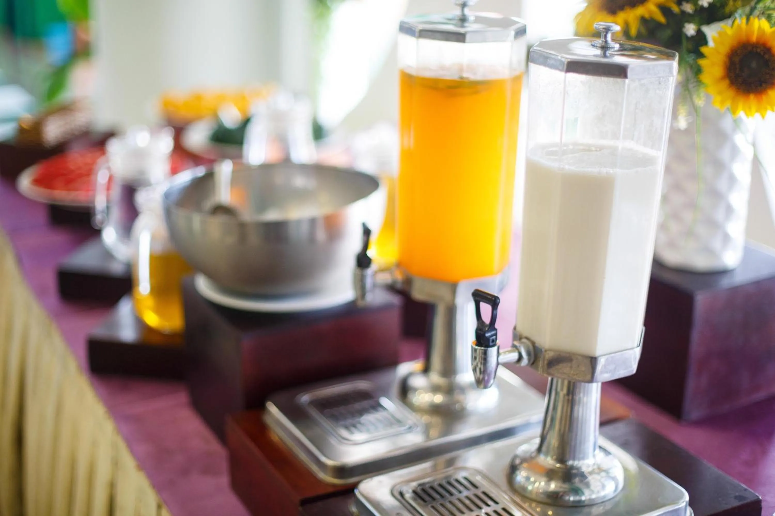 Buffet breakfast in Tre Xanh Hotel