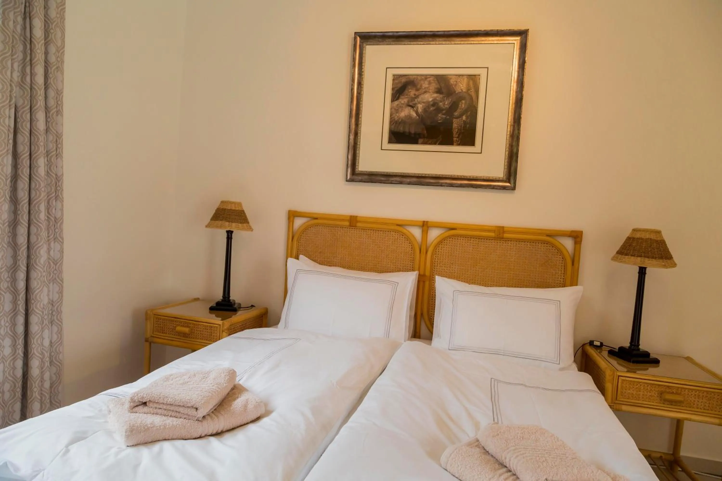 Bed in Hout Bay Lodge