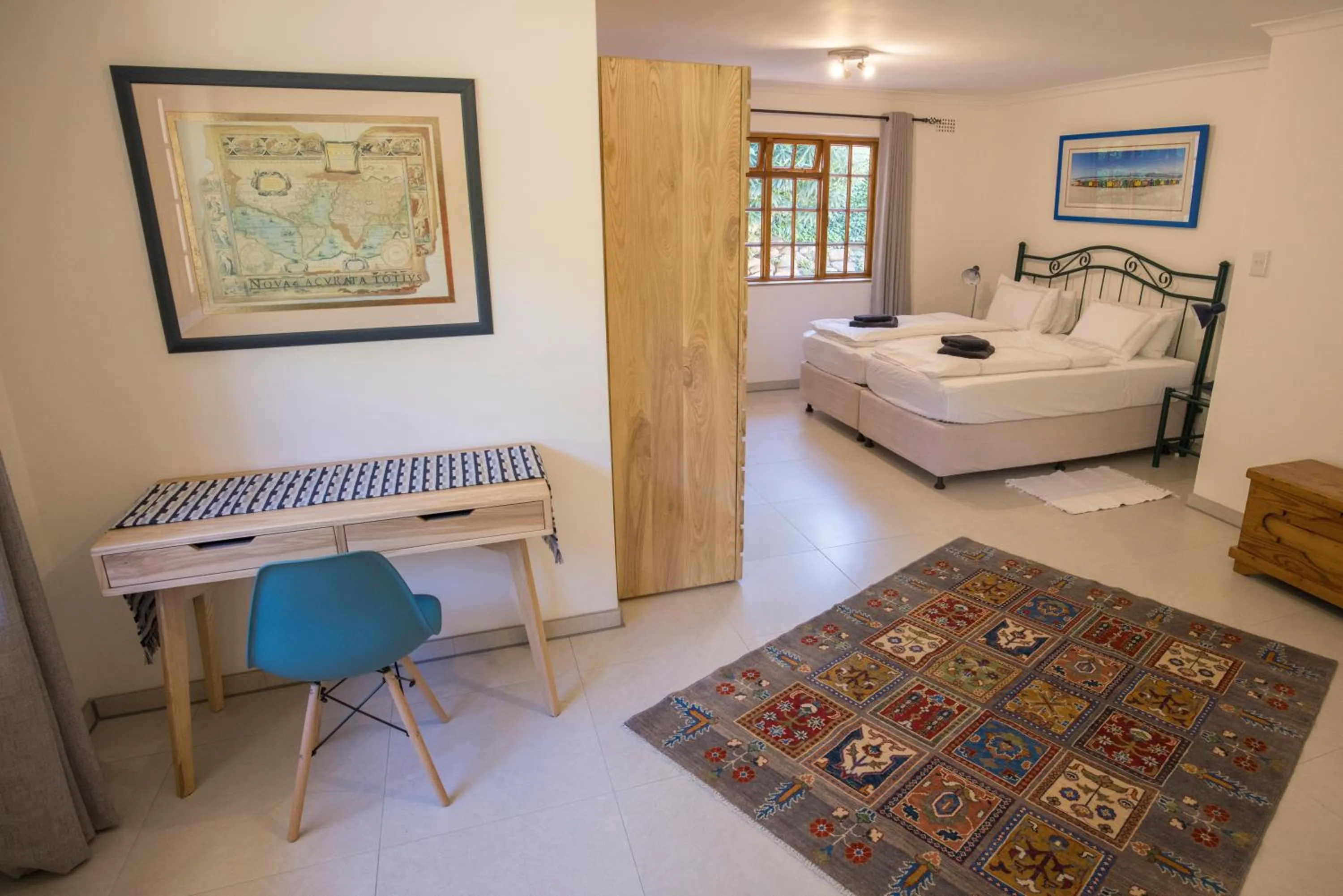 Photo of the whole room, Bed in Hout Bay Lodge