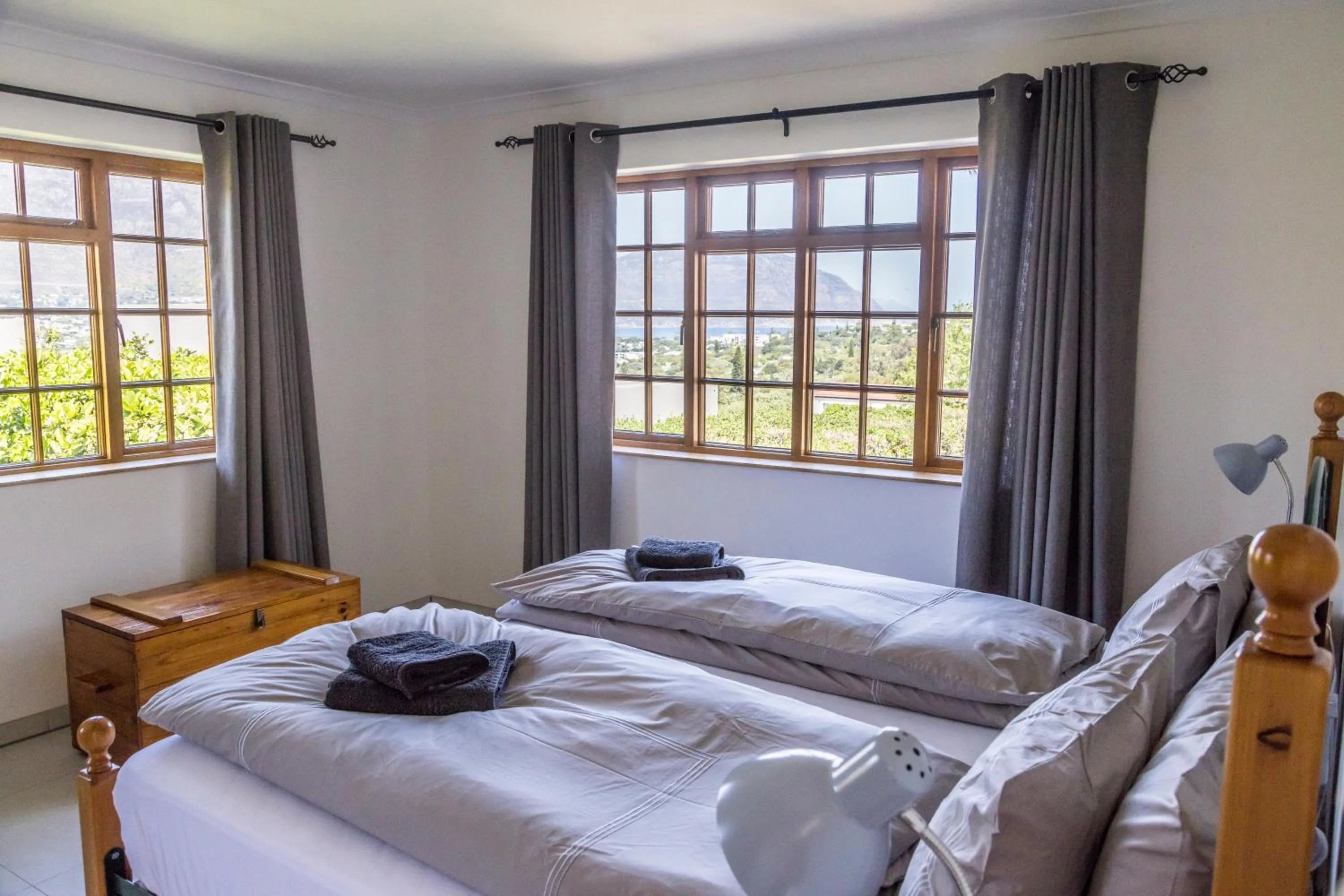 Property building, Bed in Hout Bay Lodge