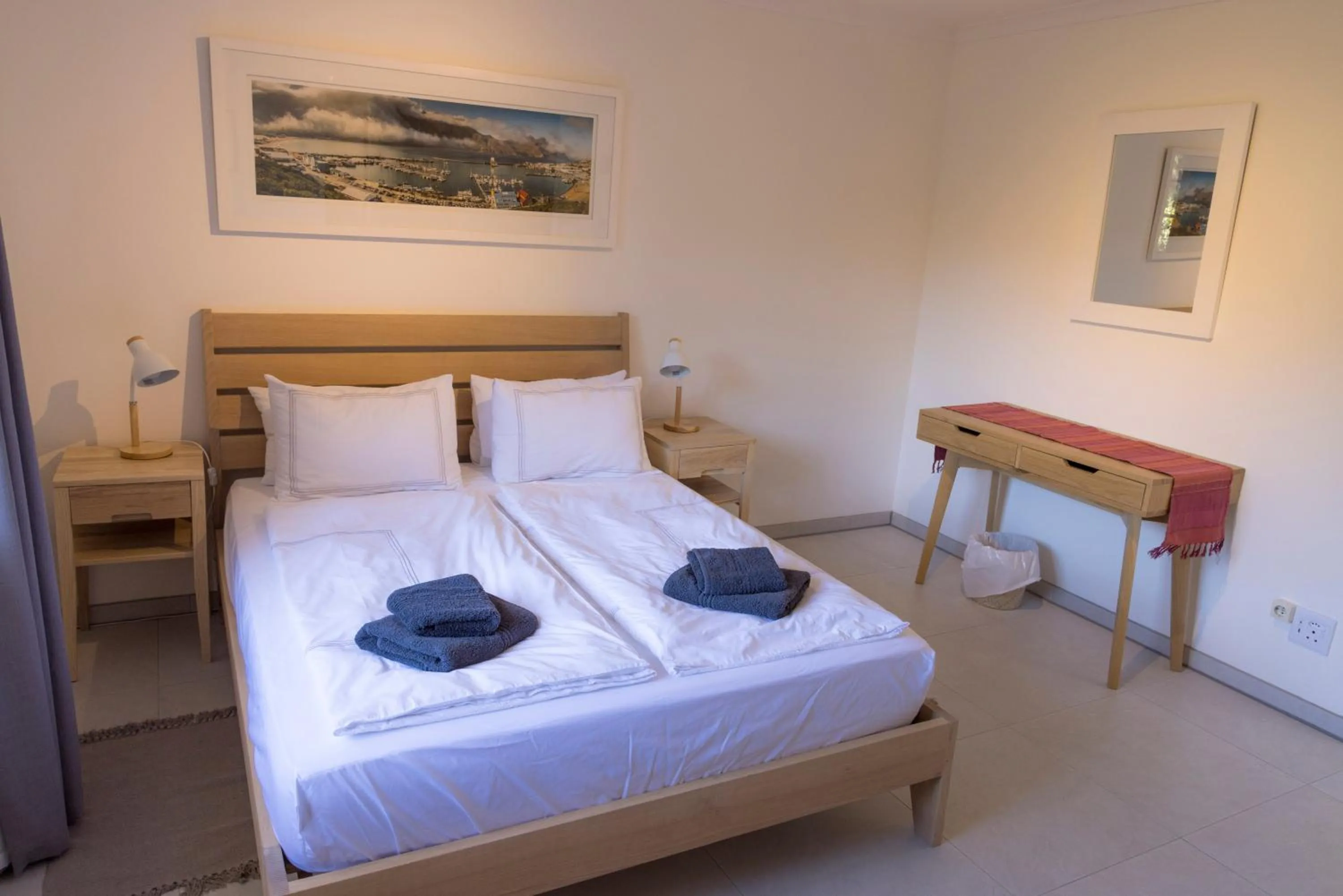 Property building, Bed in Hout Bay Lodge