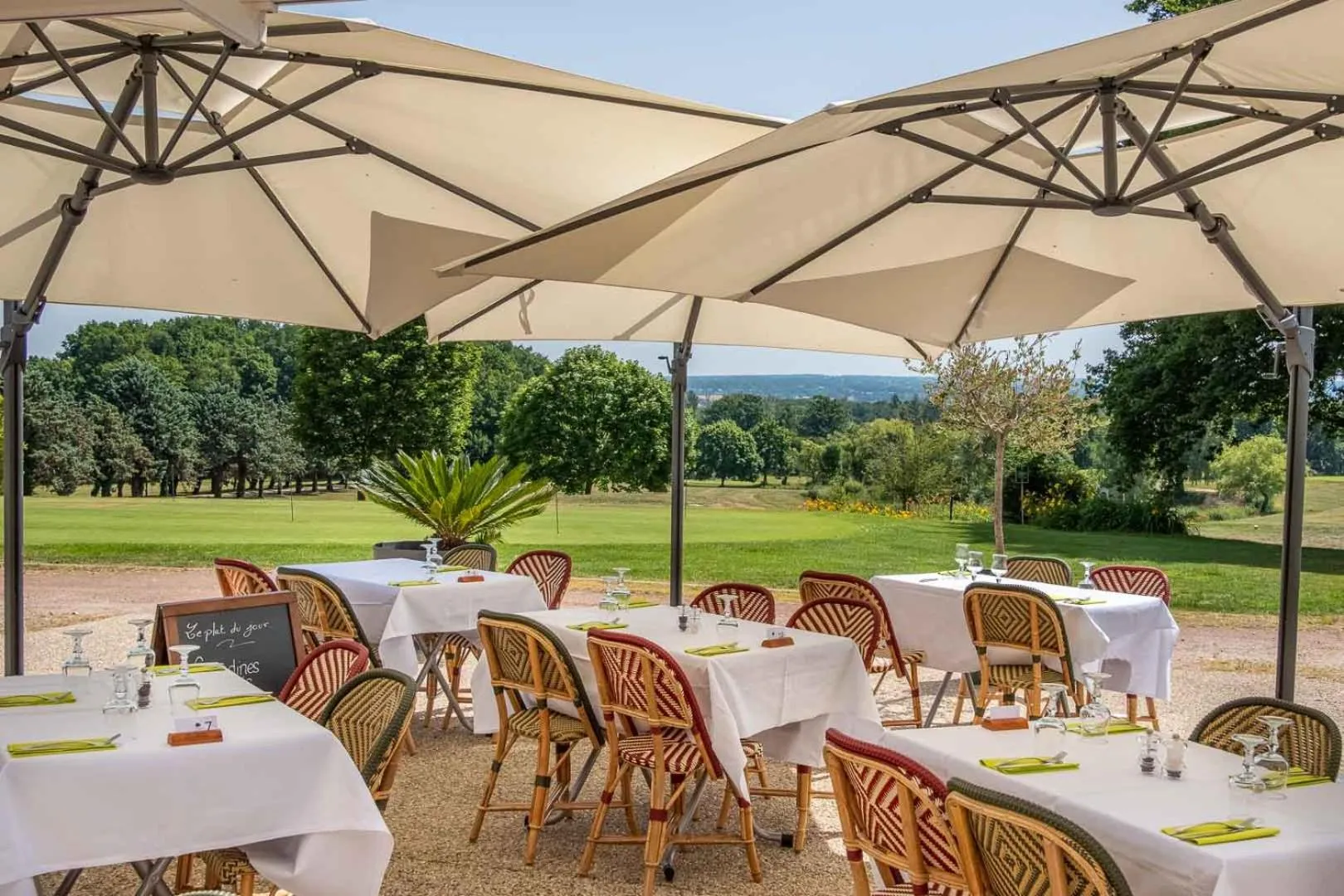 Restaurant/places to eat in Domaine des Dryades