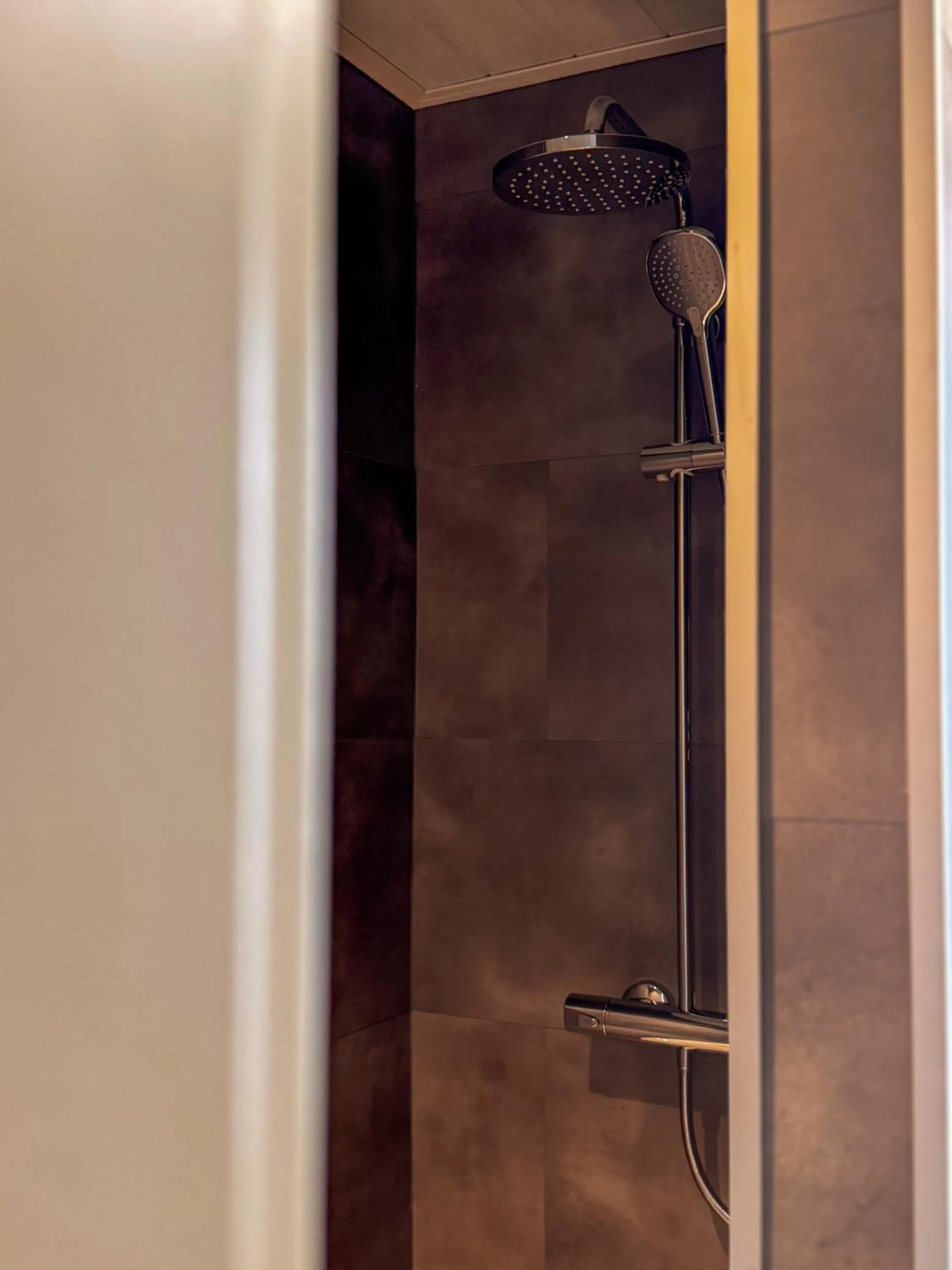 Shower in RAVeL Hotel Cyrano