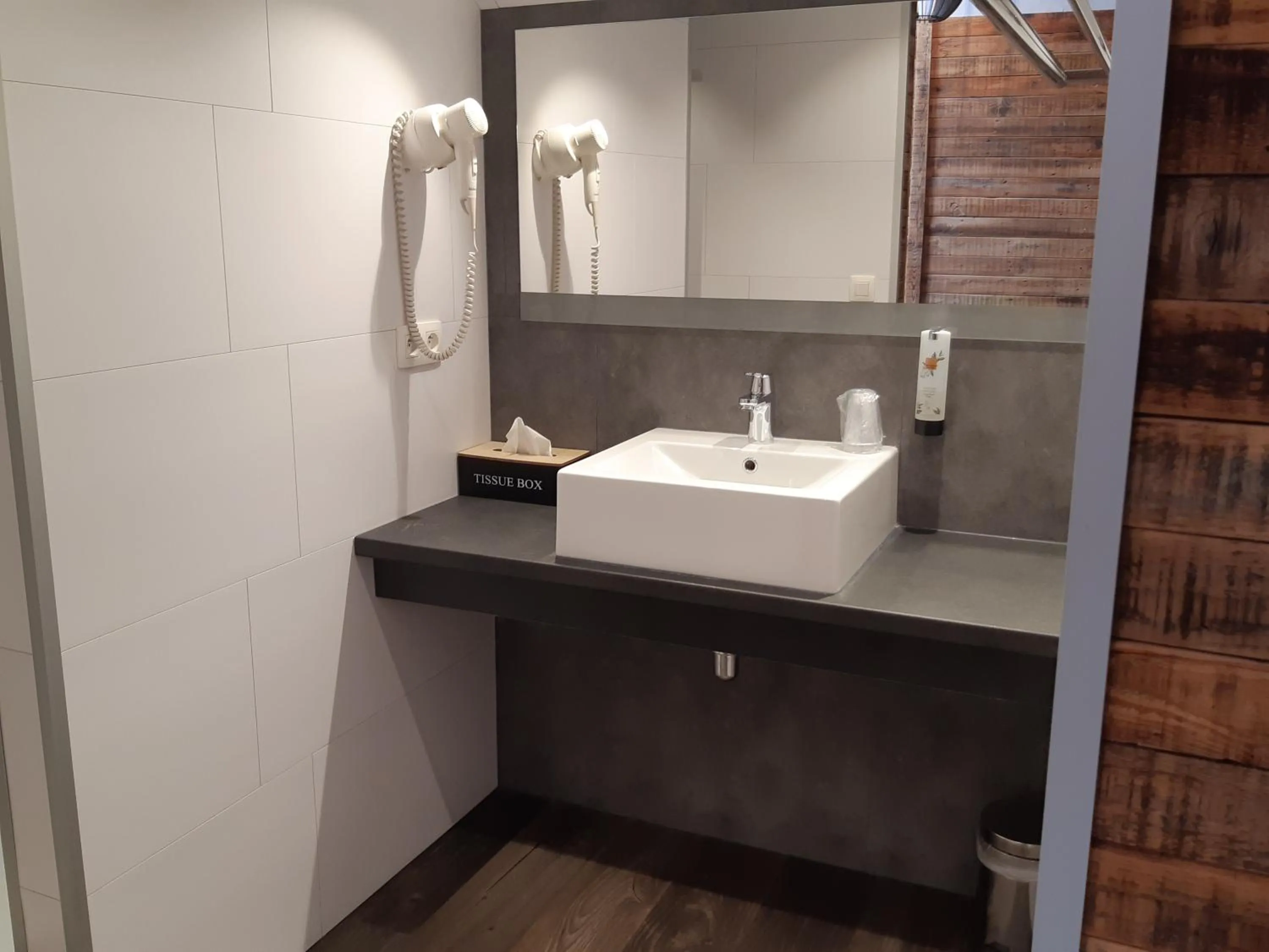 Bathroom in RAVeL Hotel Cyrano