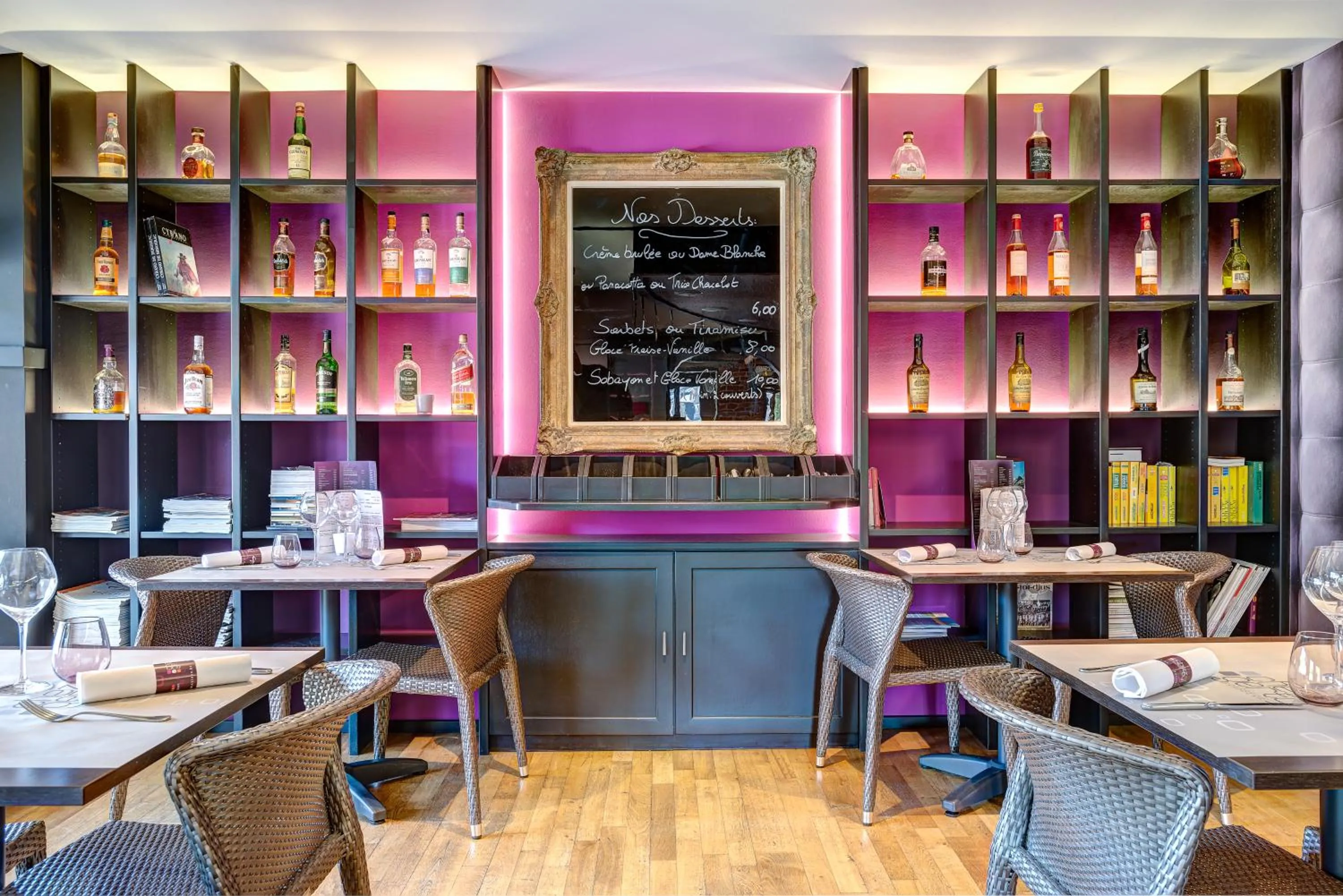 Restaurant/places to eat in RAVeL Hotel Cyrano