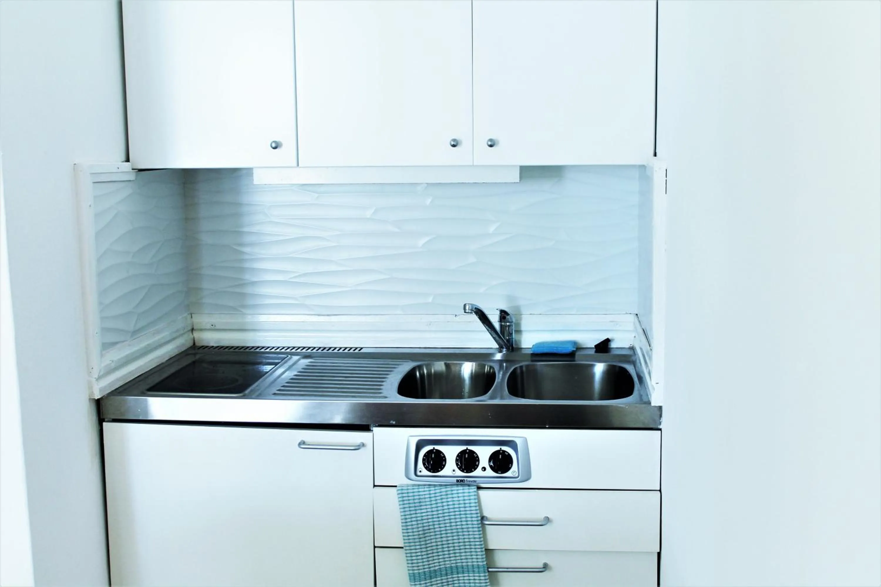 Kitchen or kitchenette in Bungalow Beach Hotel