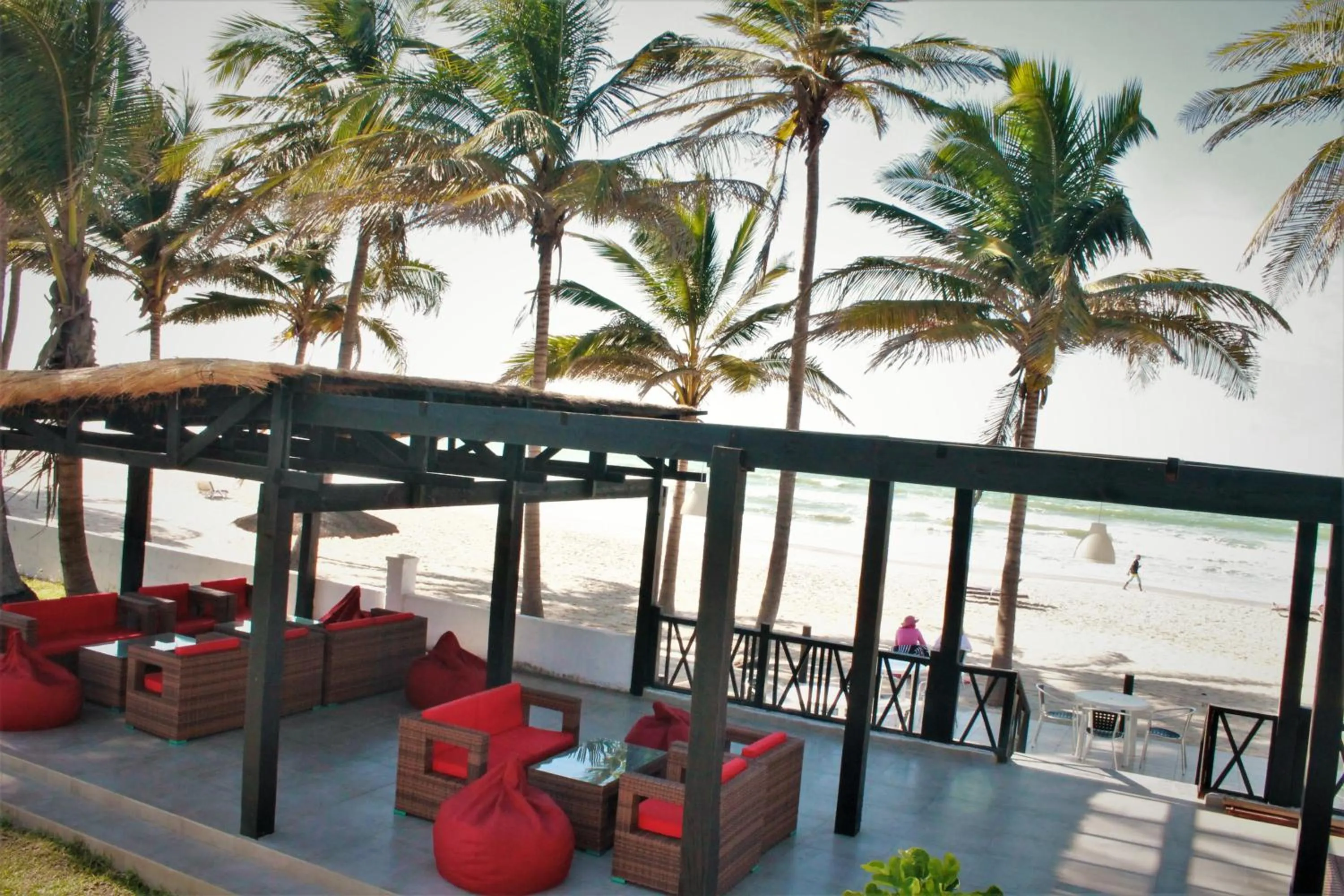 Restaurant/places to eat in Bungalow Beach Hotel