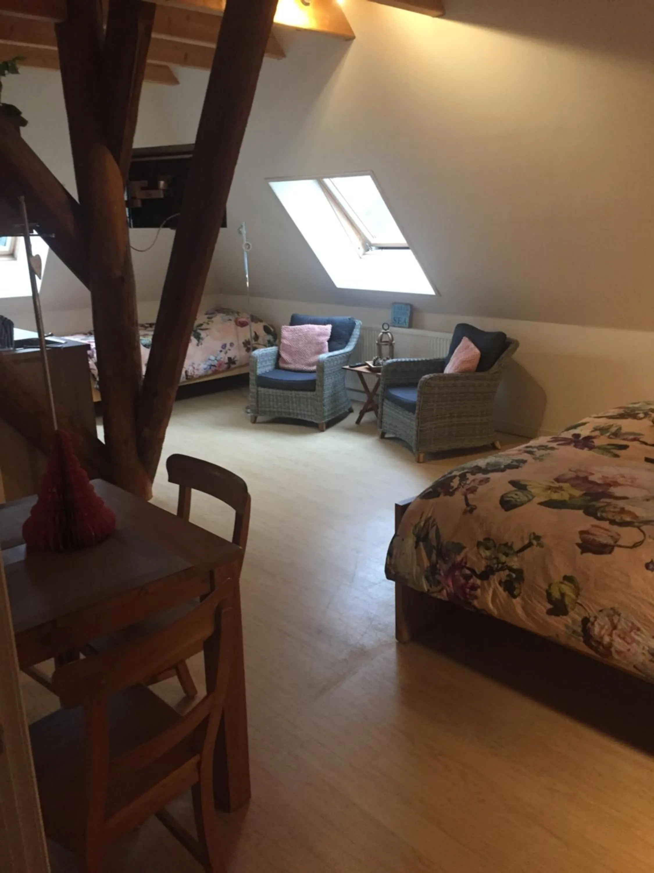 Living room, Bed in B&B Idylle aan Zee incl 2 Wellnessstudios