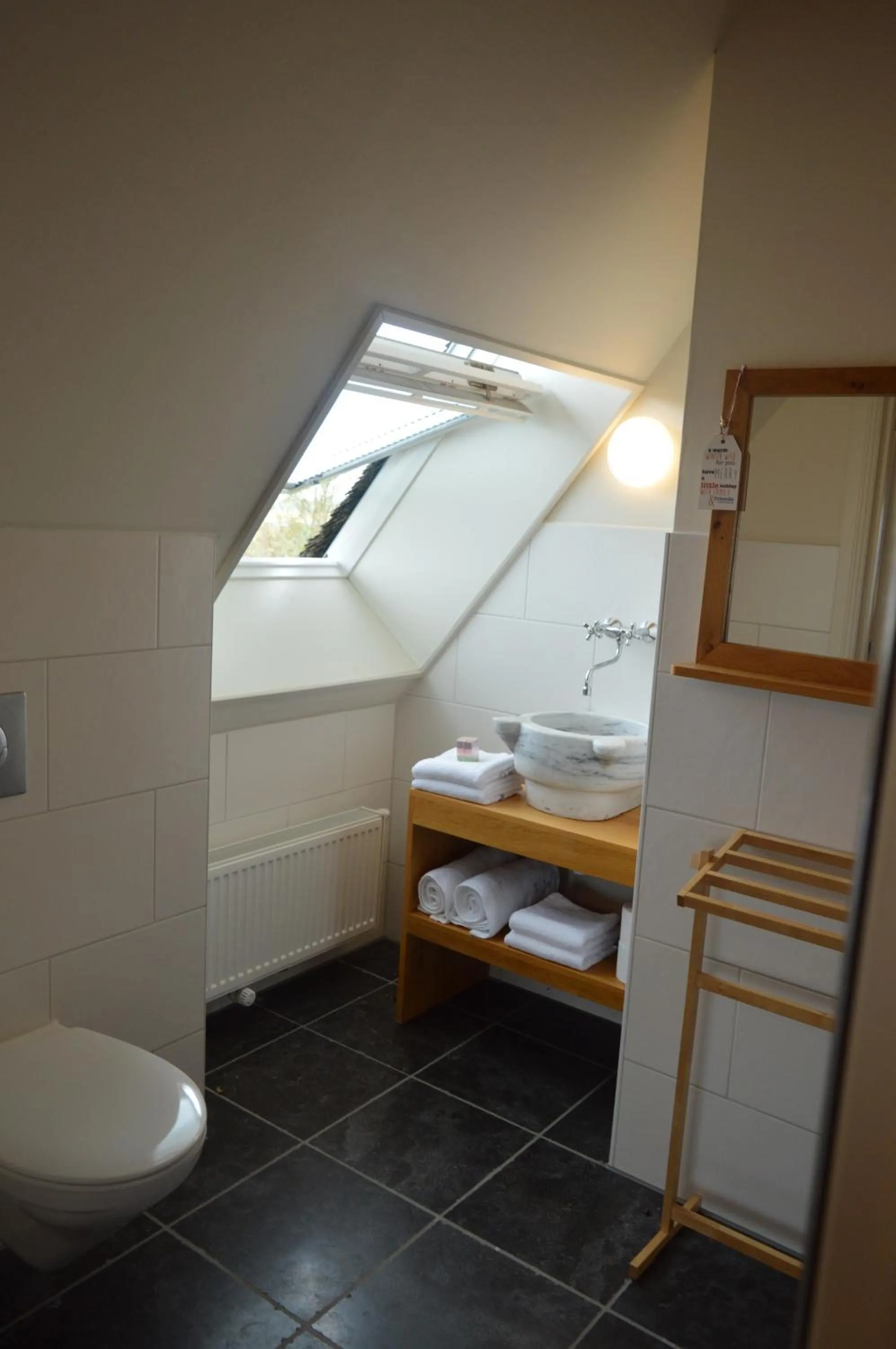 Bathroom in B&B Idylle aan Zee incl 2 Wellnessstudios