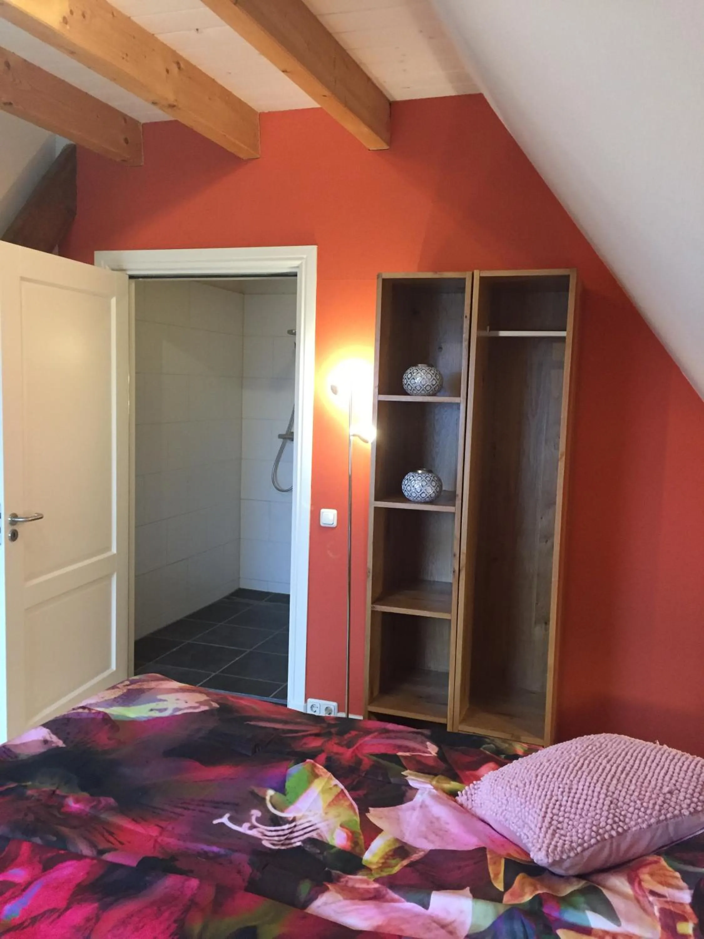 Area and facilities, Bed in B&B Idylle aan Zee incl 2 Wellnessstudios