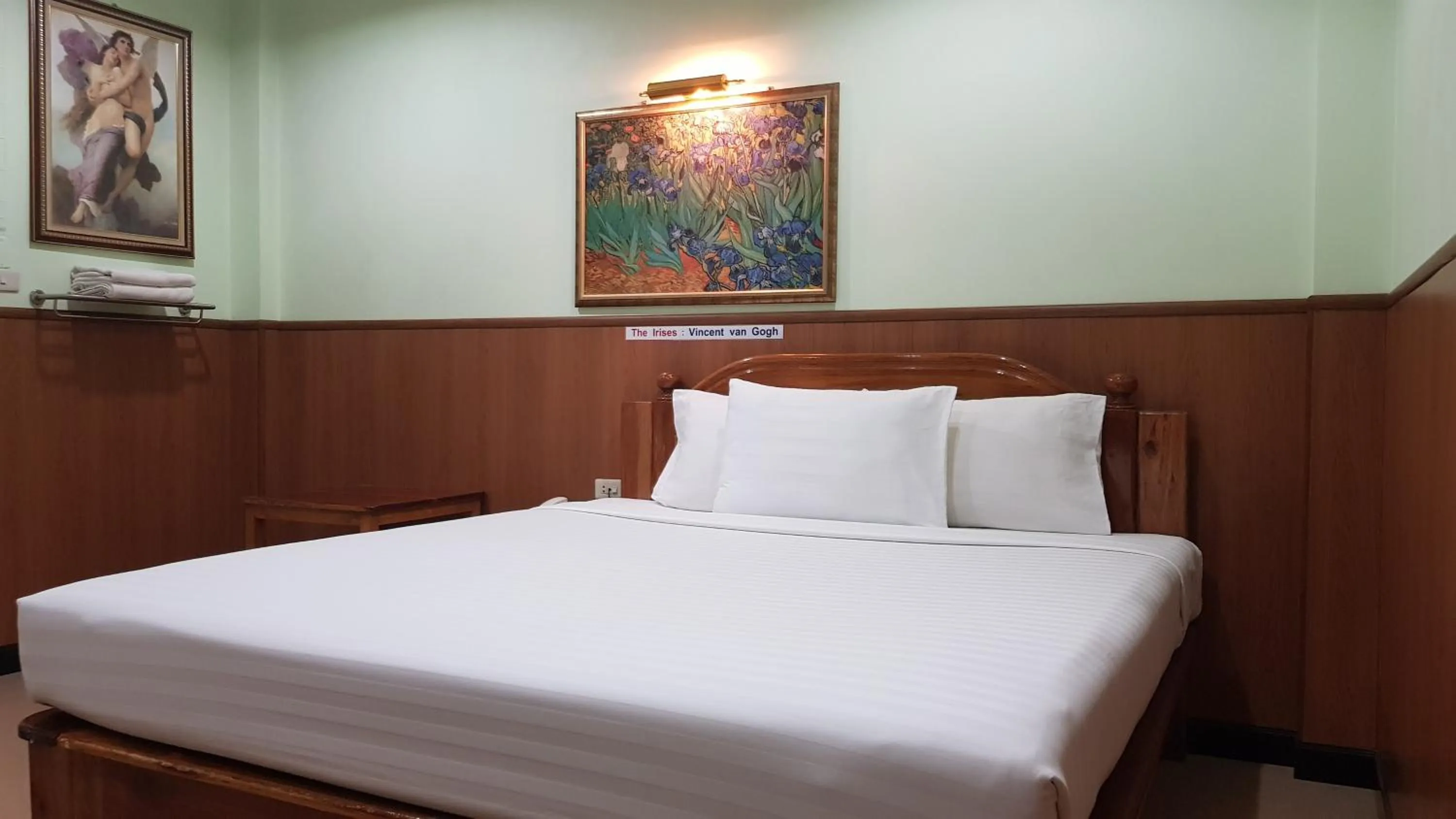 Bed in Phadaeng Hotel