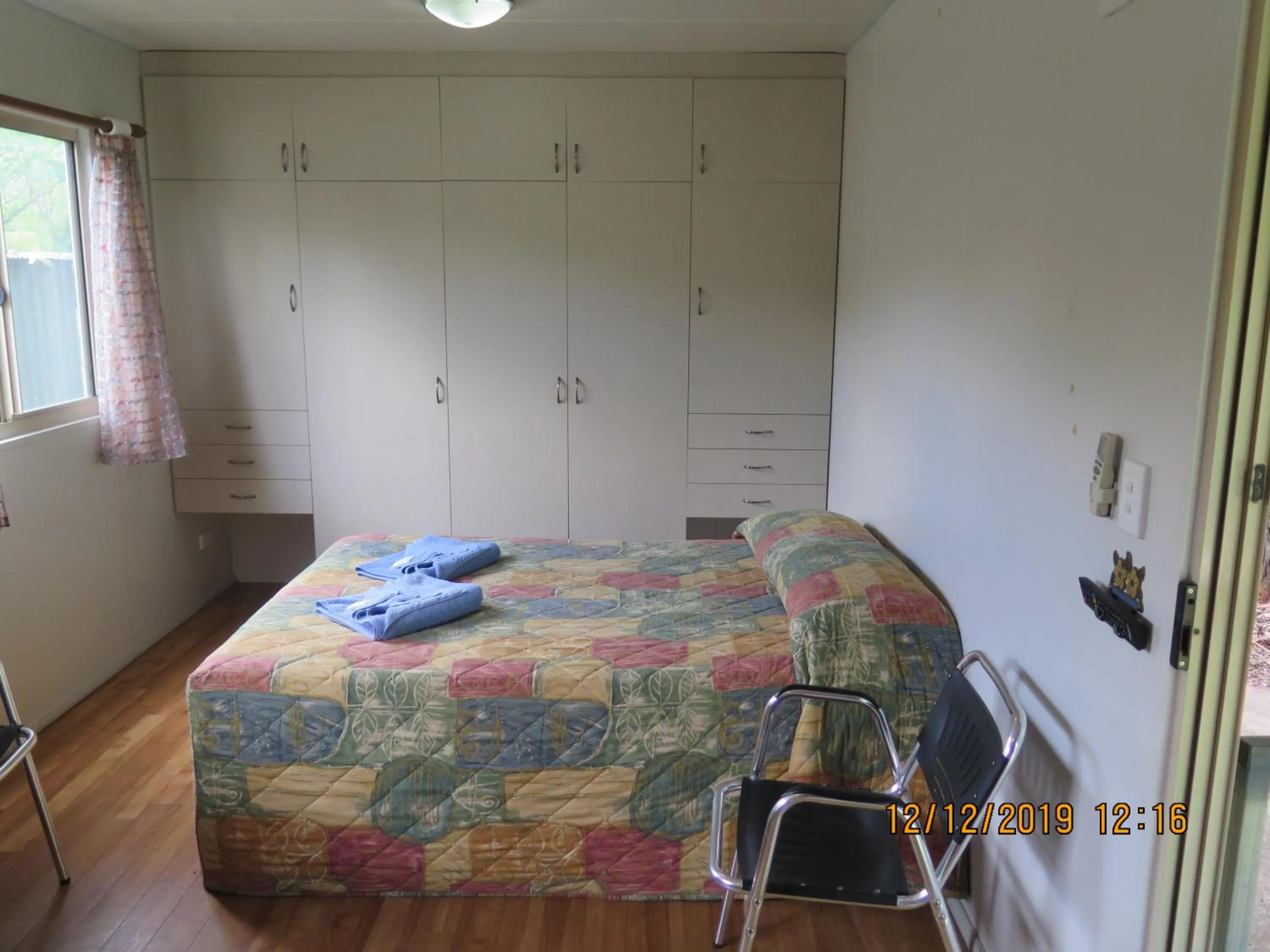 wardrobe, Bed in Batchelor Holiday Park