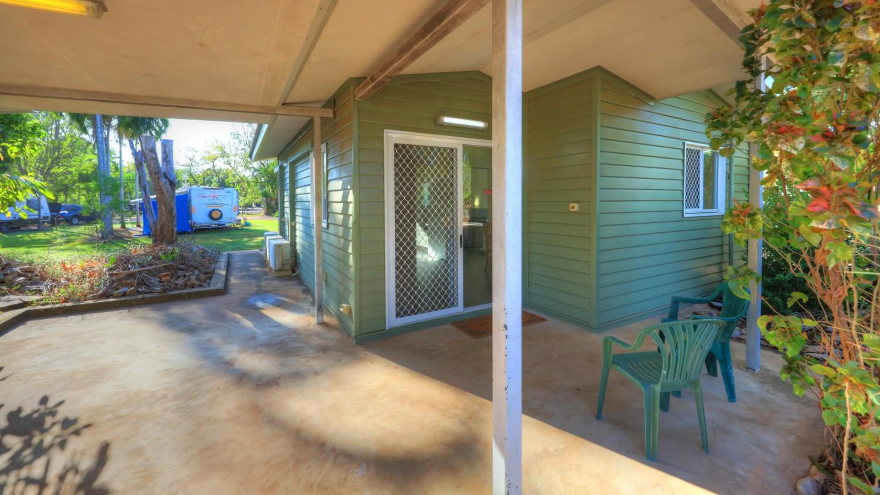 Photo of the whole room in Batchelor Holiday Park