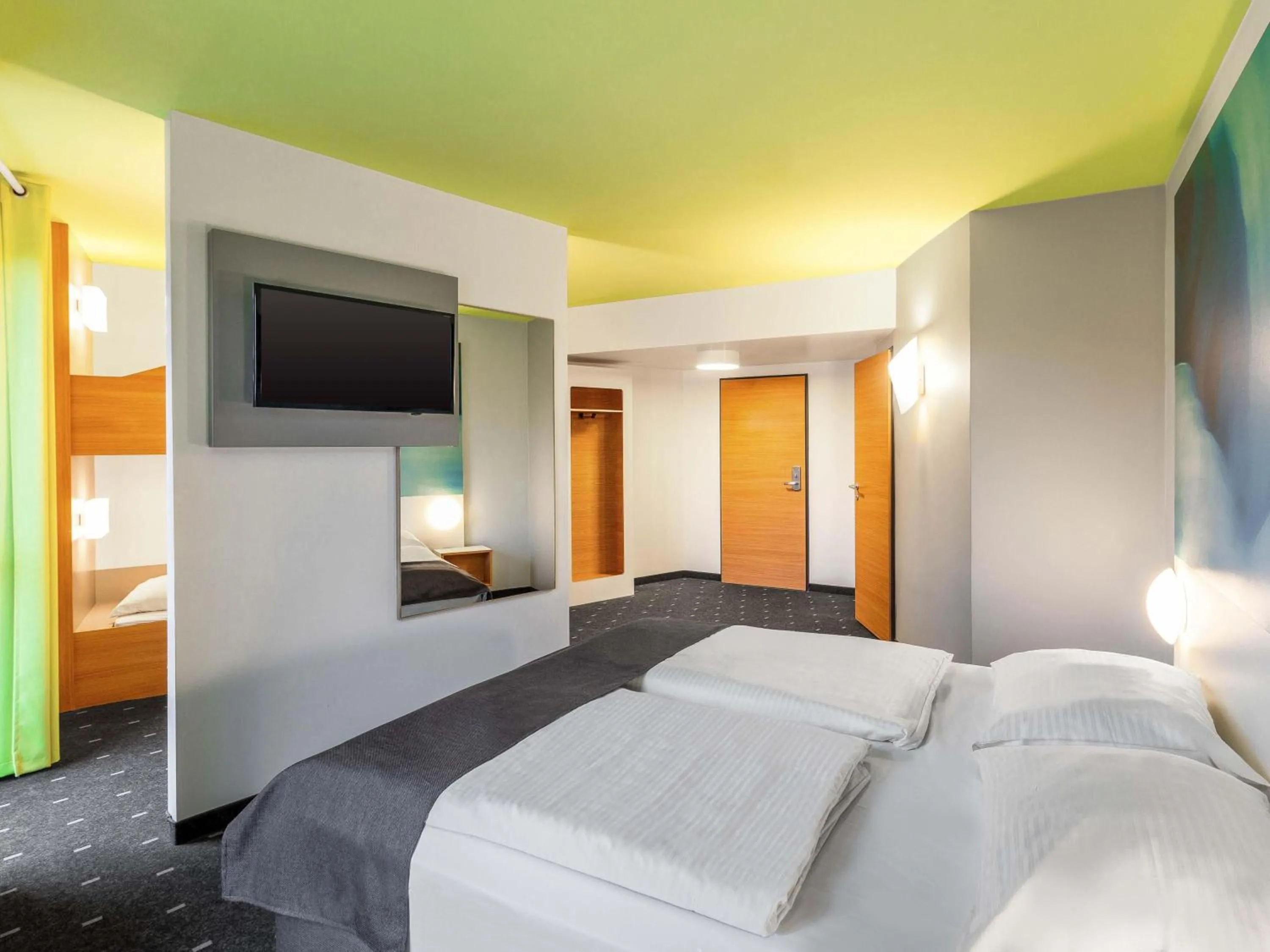 Photo of the whole room, Bed in B&B Hotel Krefeld-City