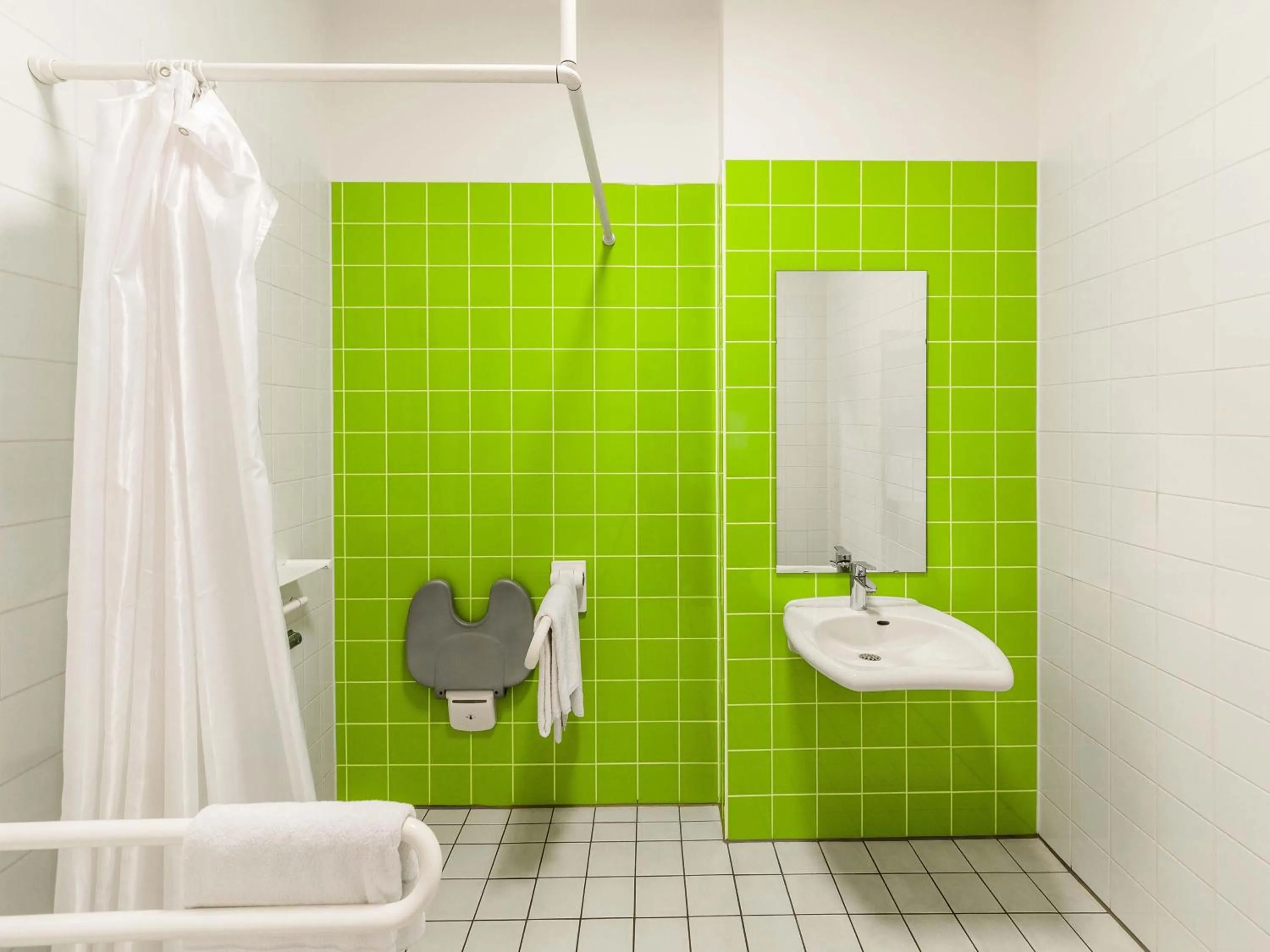 Bathroom in B&B Hotel Krefeld-City