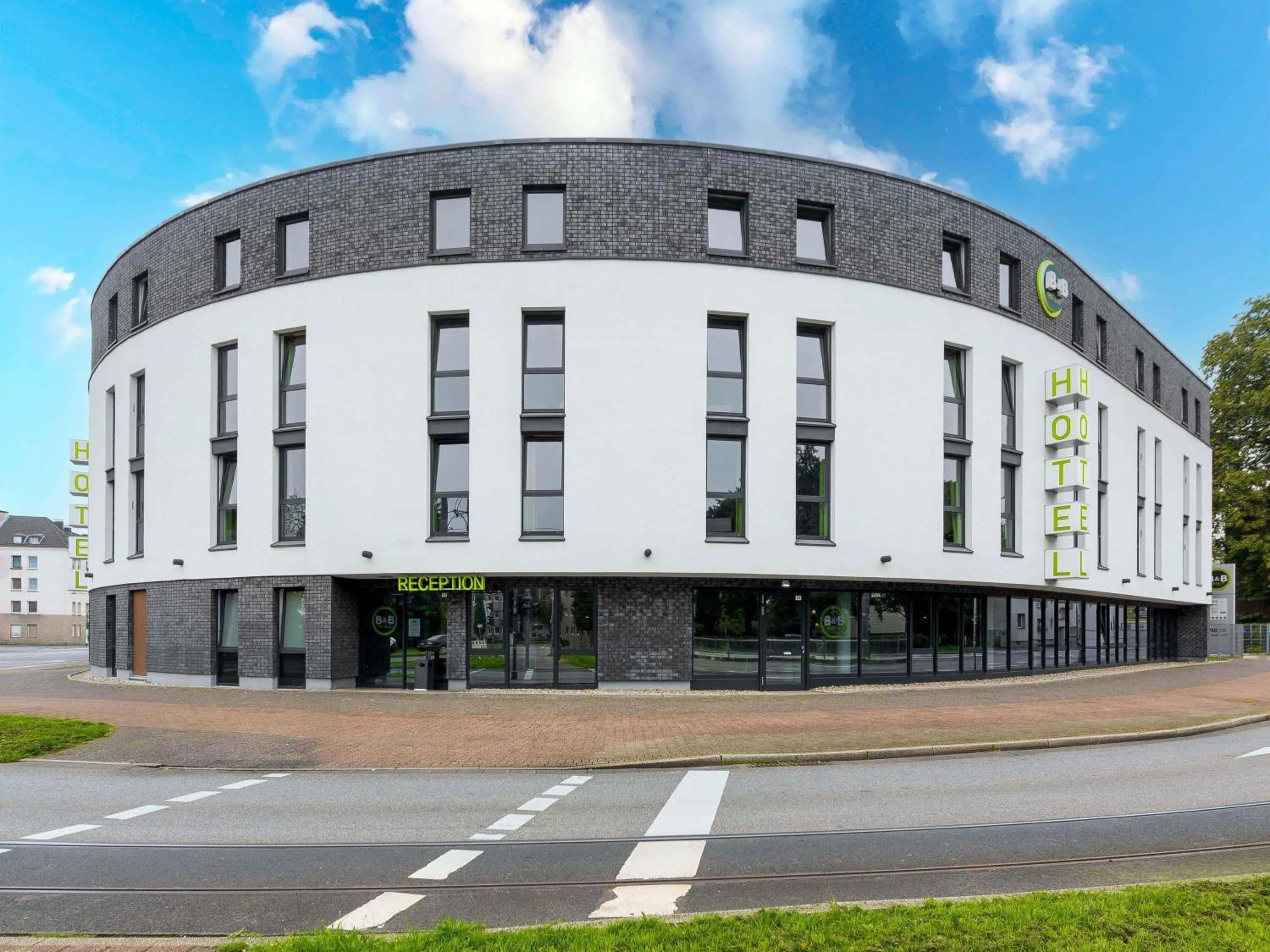 Property building in B&B Hotel Krefeld-City