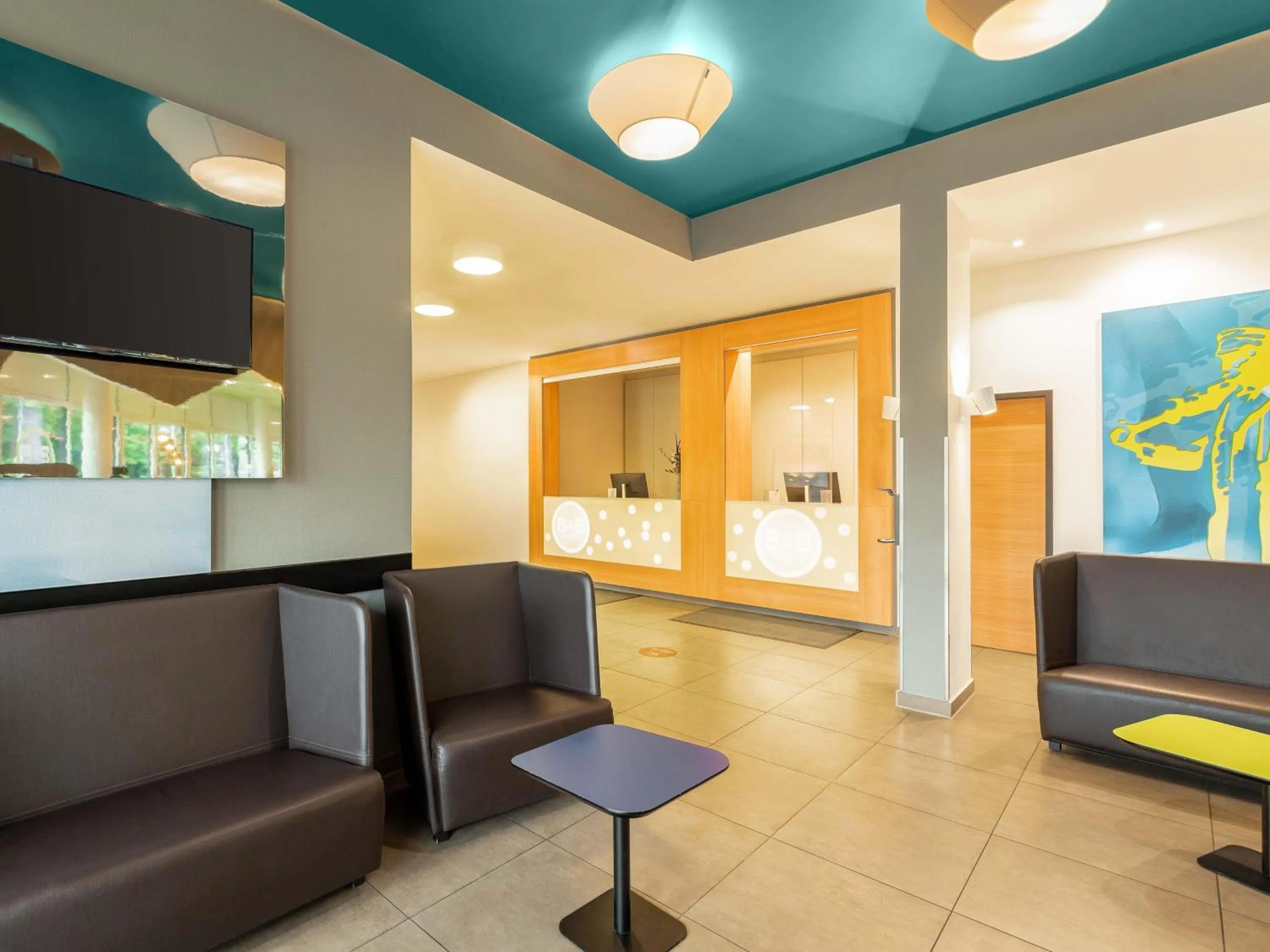 Lobby or reception in B&B Hotel Krefeld-City