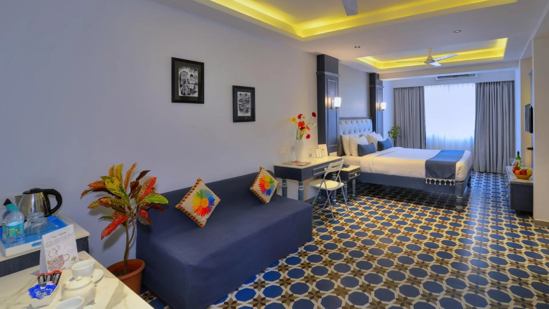 Photo of the whole room, Bed in TreeHouse Nova