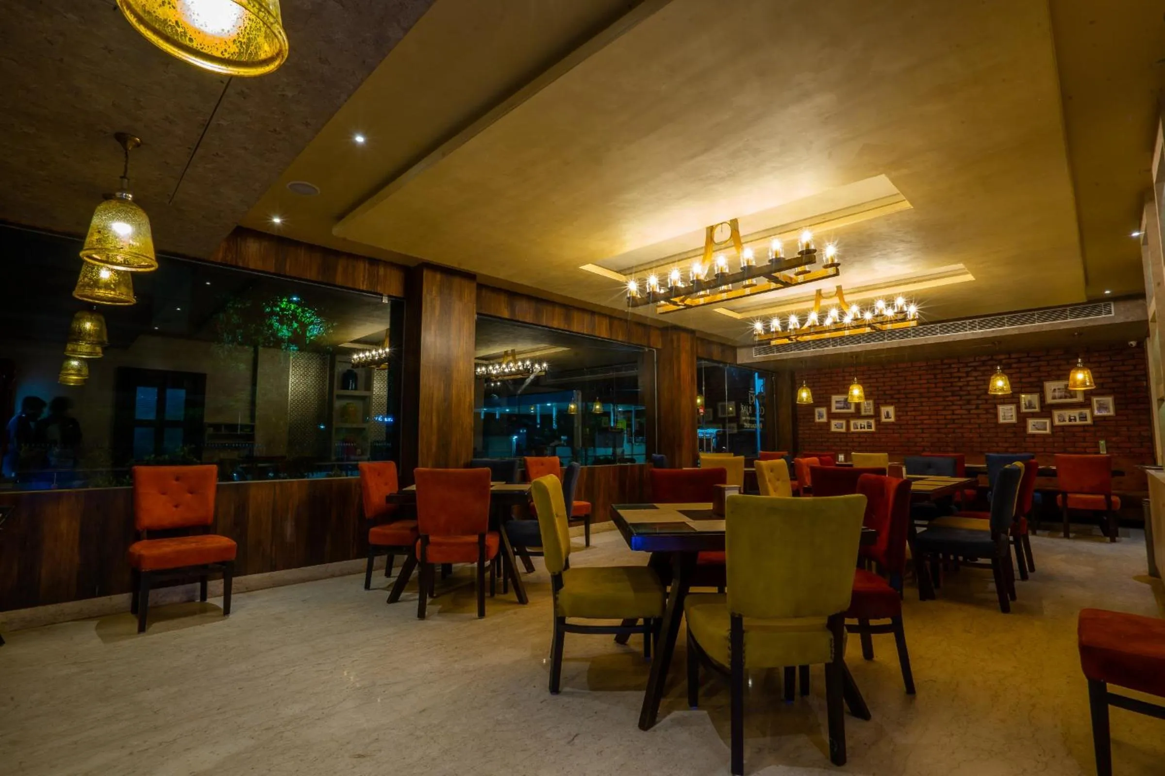 Restaurant/places to eat in The Livin