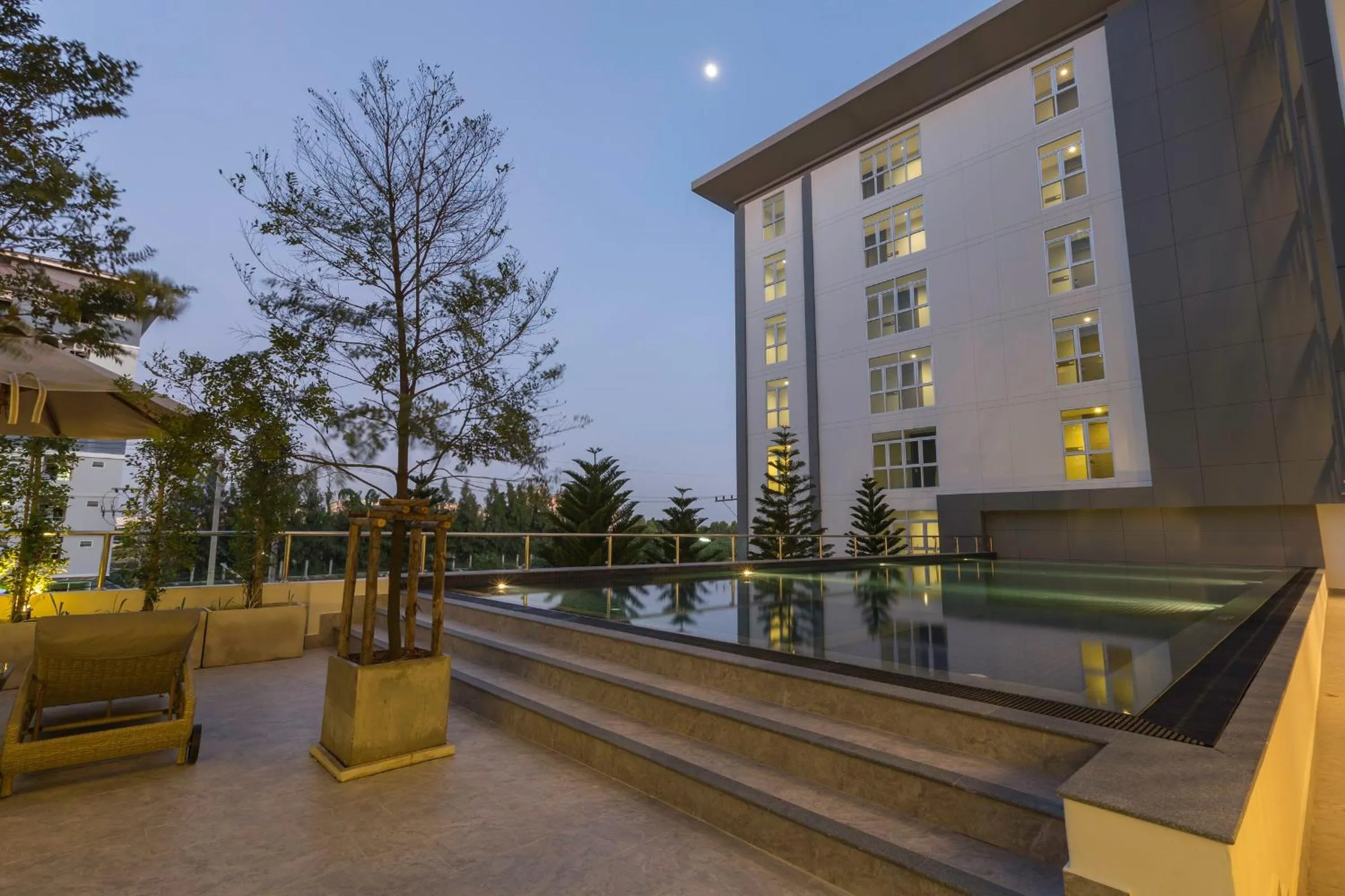 Swimming pool in Kantary Hotel And Serviced Apartment, Amata, Bangpakong