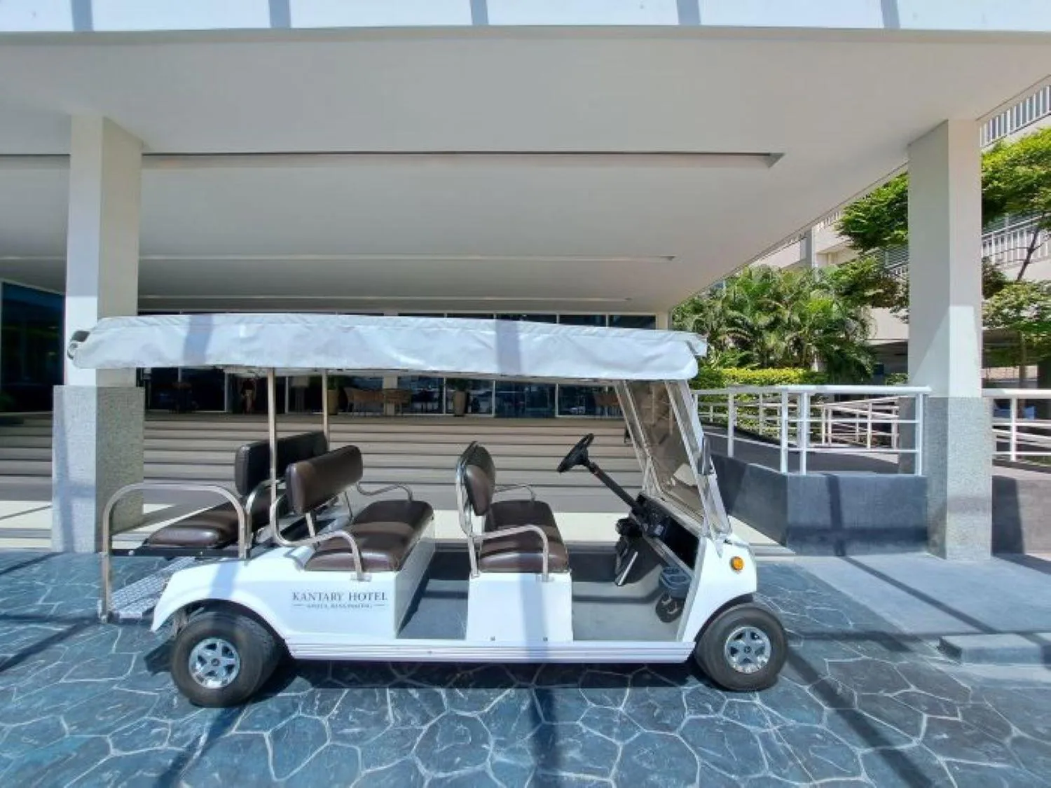 Parking in Kantary Hotel And Serviced Apartment, Amata, Bangpakong