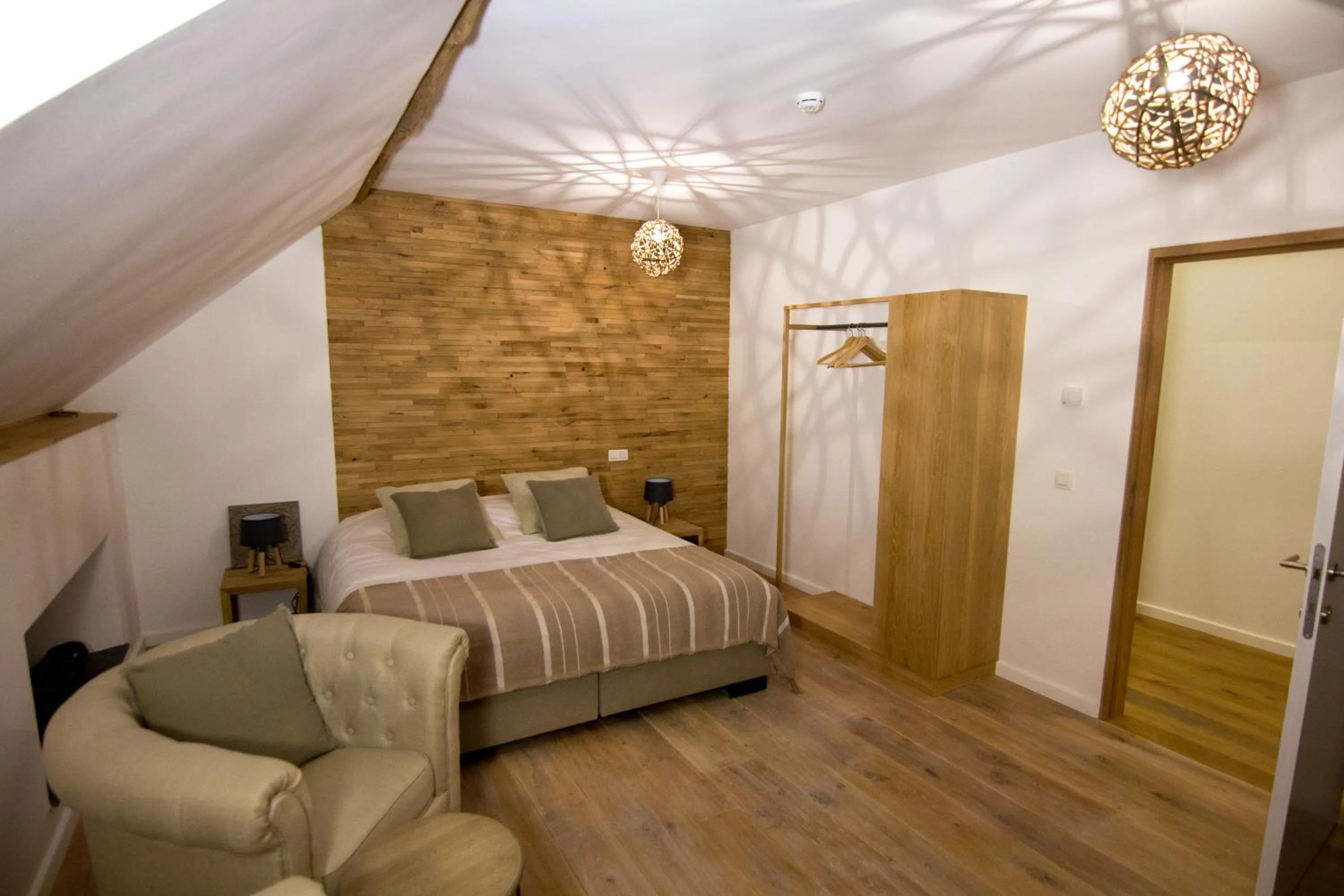 Bedroom, Bed in Chante-Pierre